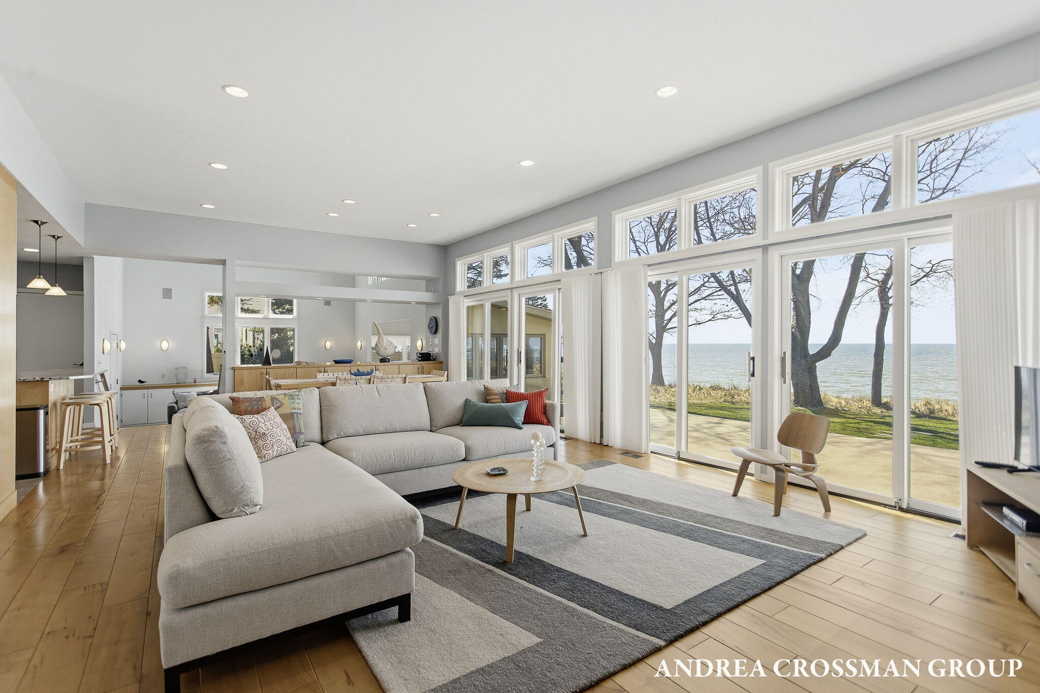 6129 Lakeshore Avenue