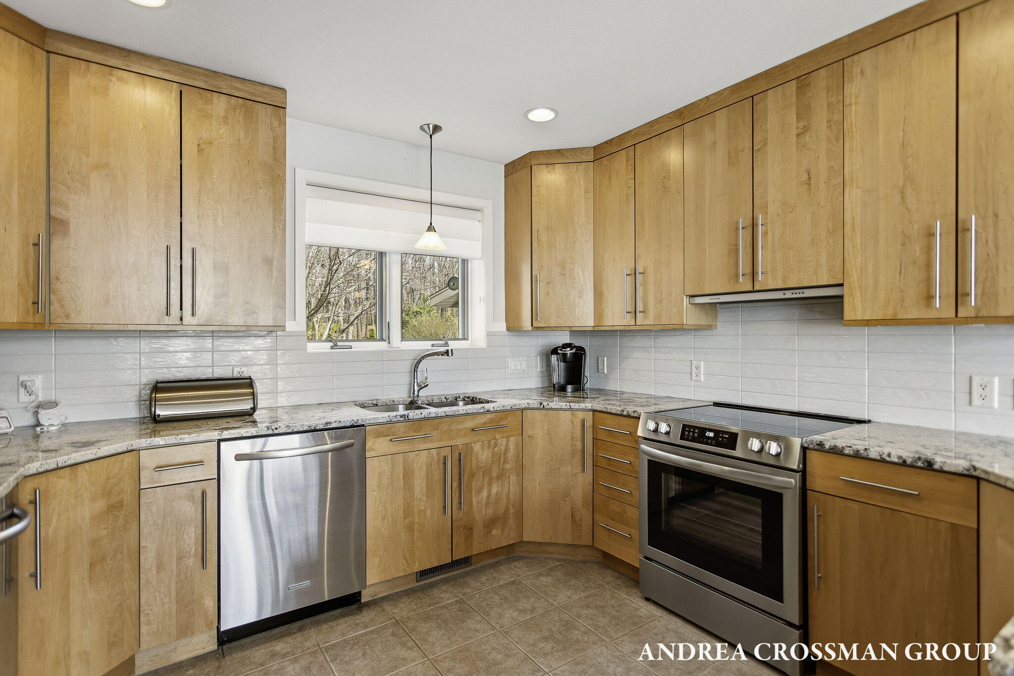 6129 Lakeshore Avenue