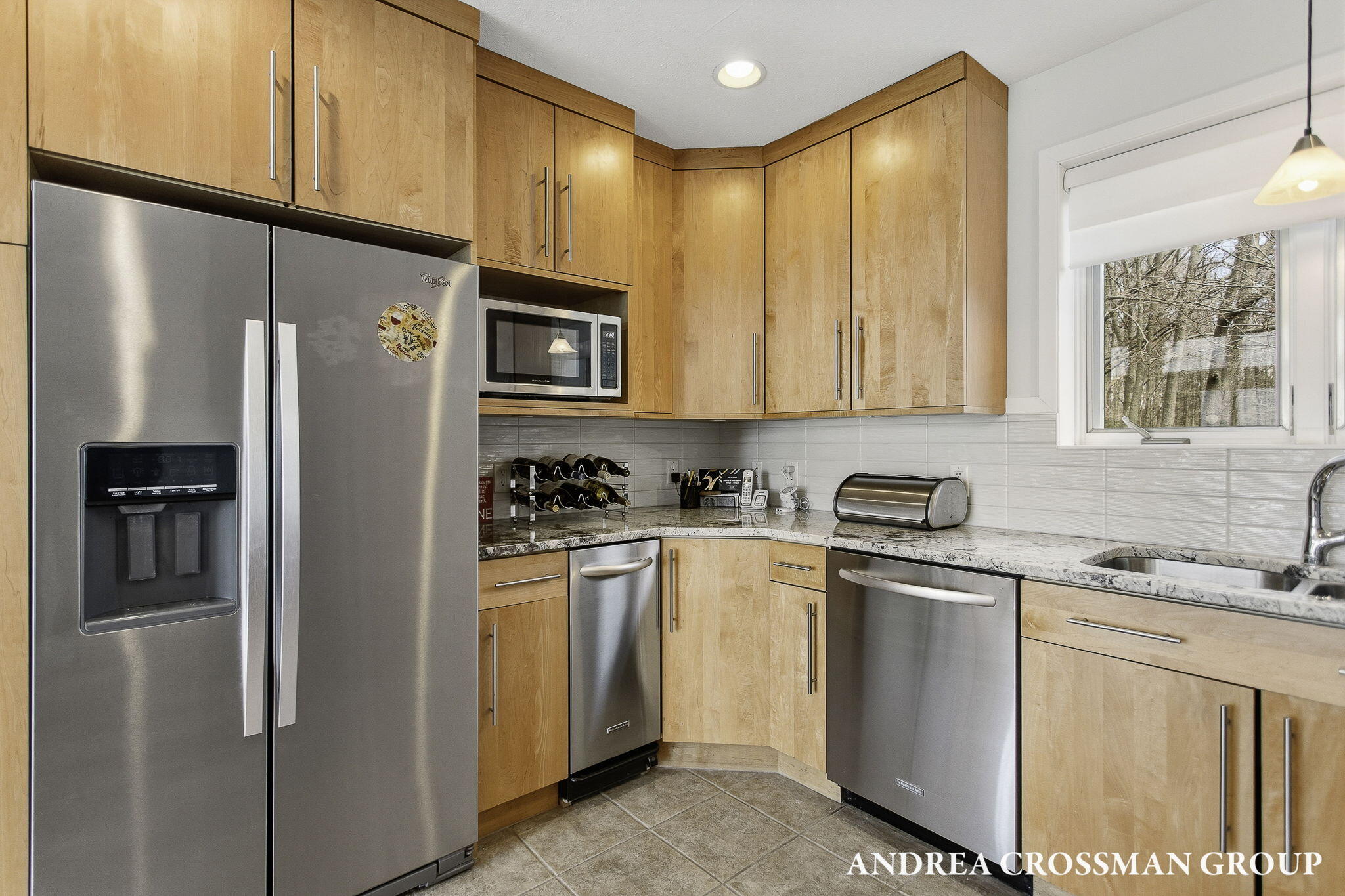 6129 Lakeshore Avenue