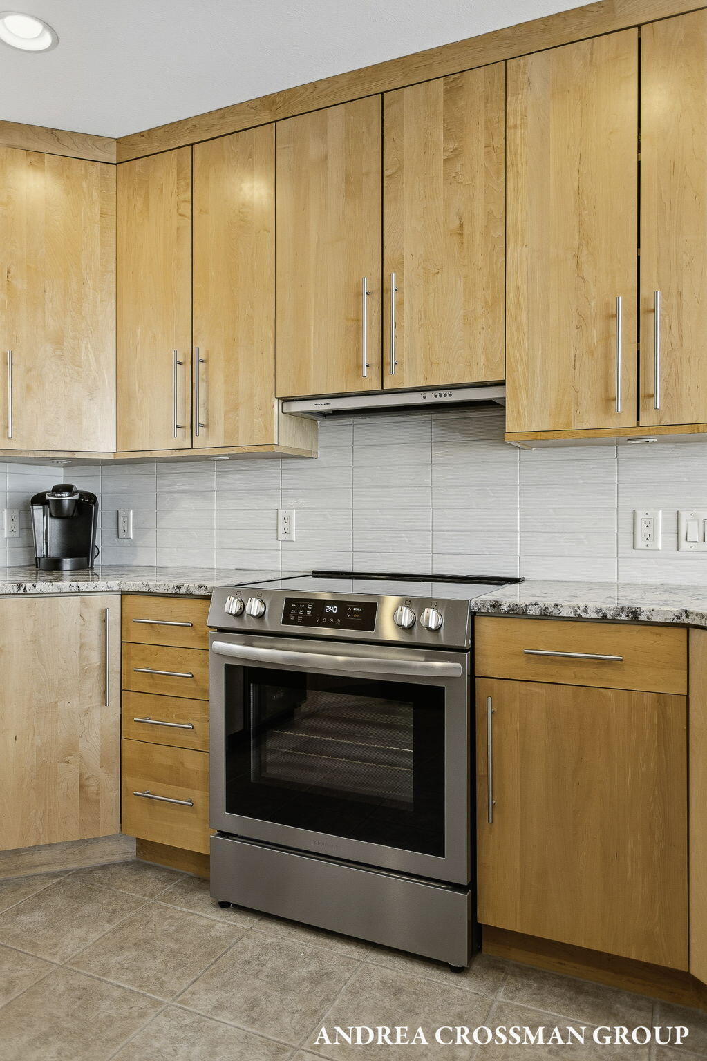 6129 Lakeshore Avenue