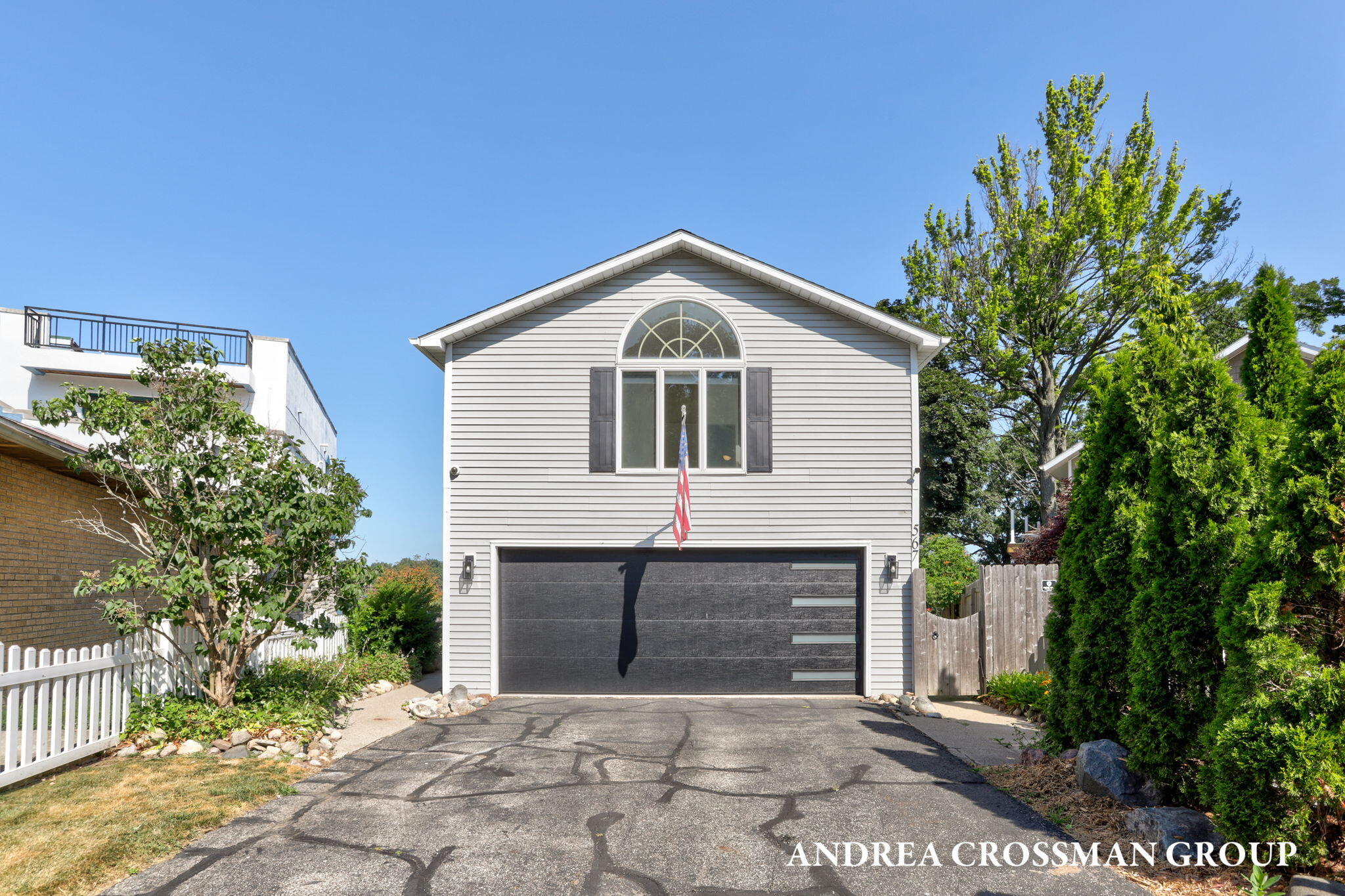 567 Breezy Bluff Street