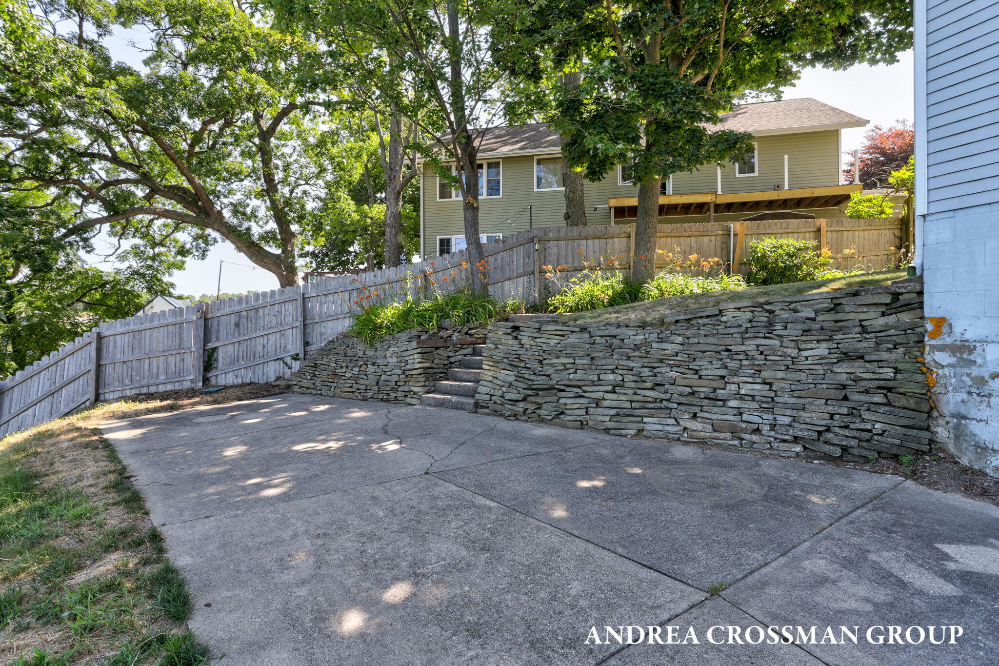 567 Breezy Bluff Street