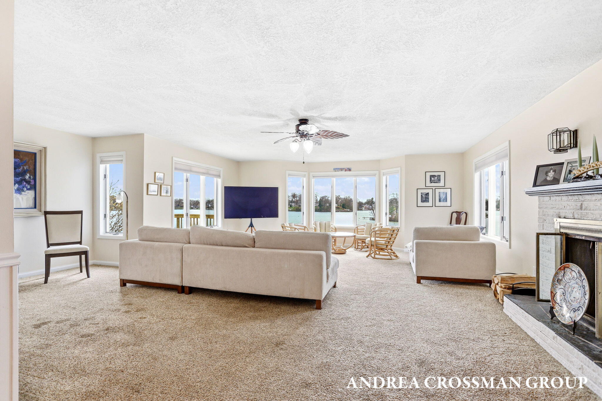 567 Breezy Bluff Street