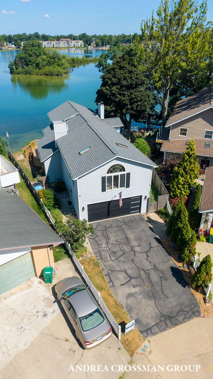 567 Breezy Bluff Street