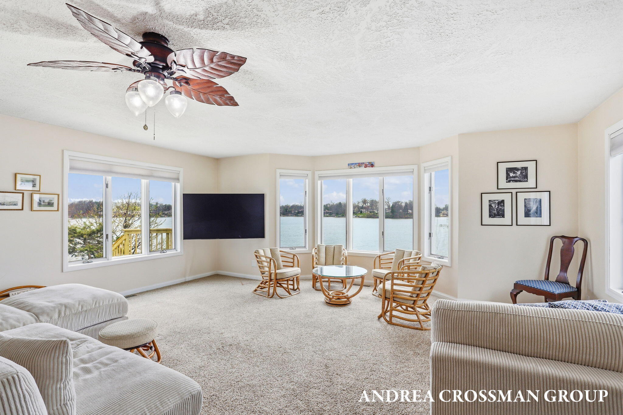 567 Breezy Bluff Street