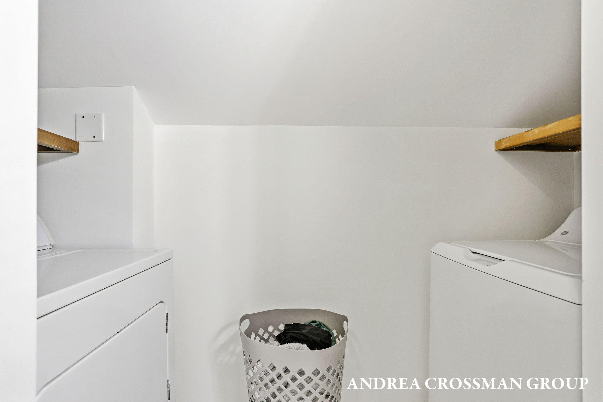 567 Breezy Bluff Street