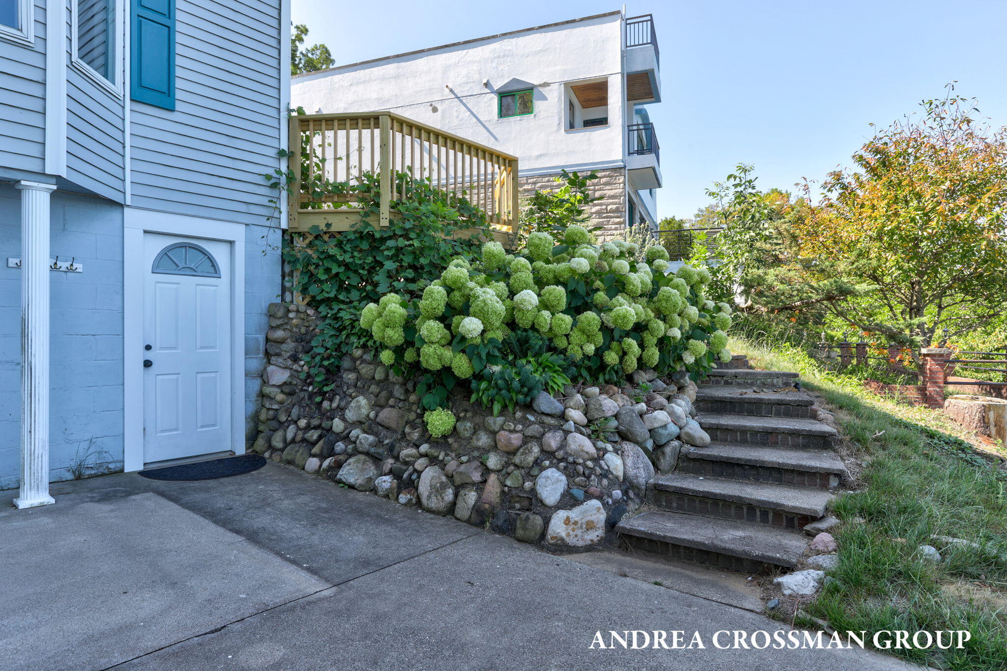 567 Breezy Bluff Street