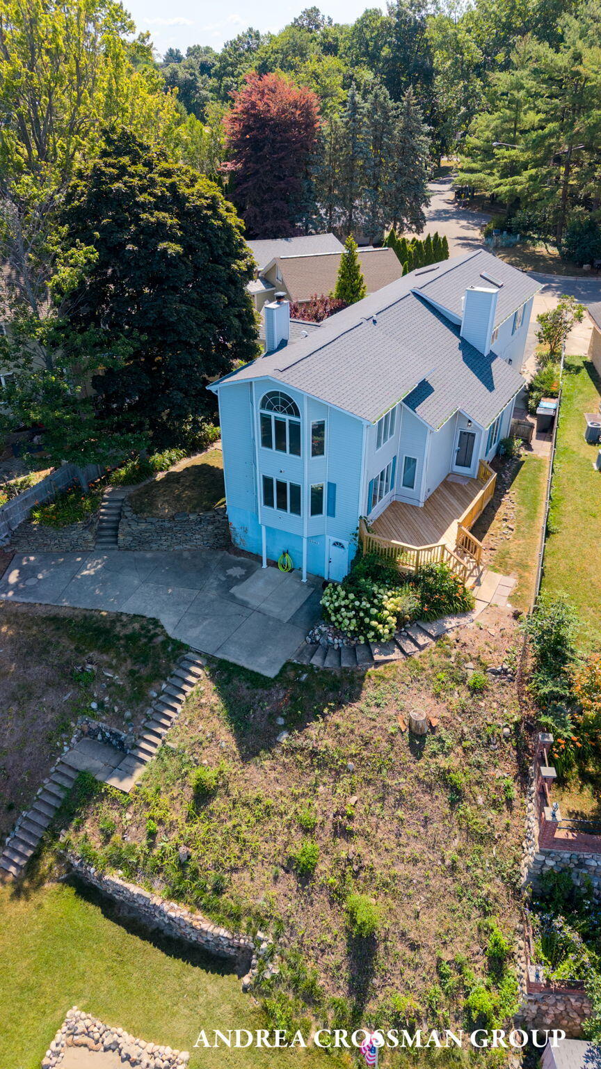 567 Breezy Bluff Street