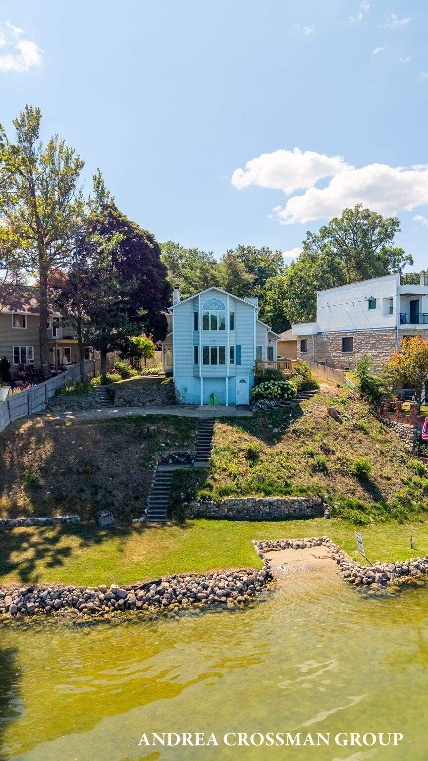 567 Breezy Bluff Street
