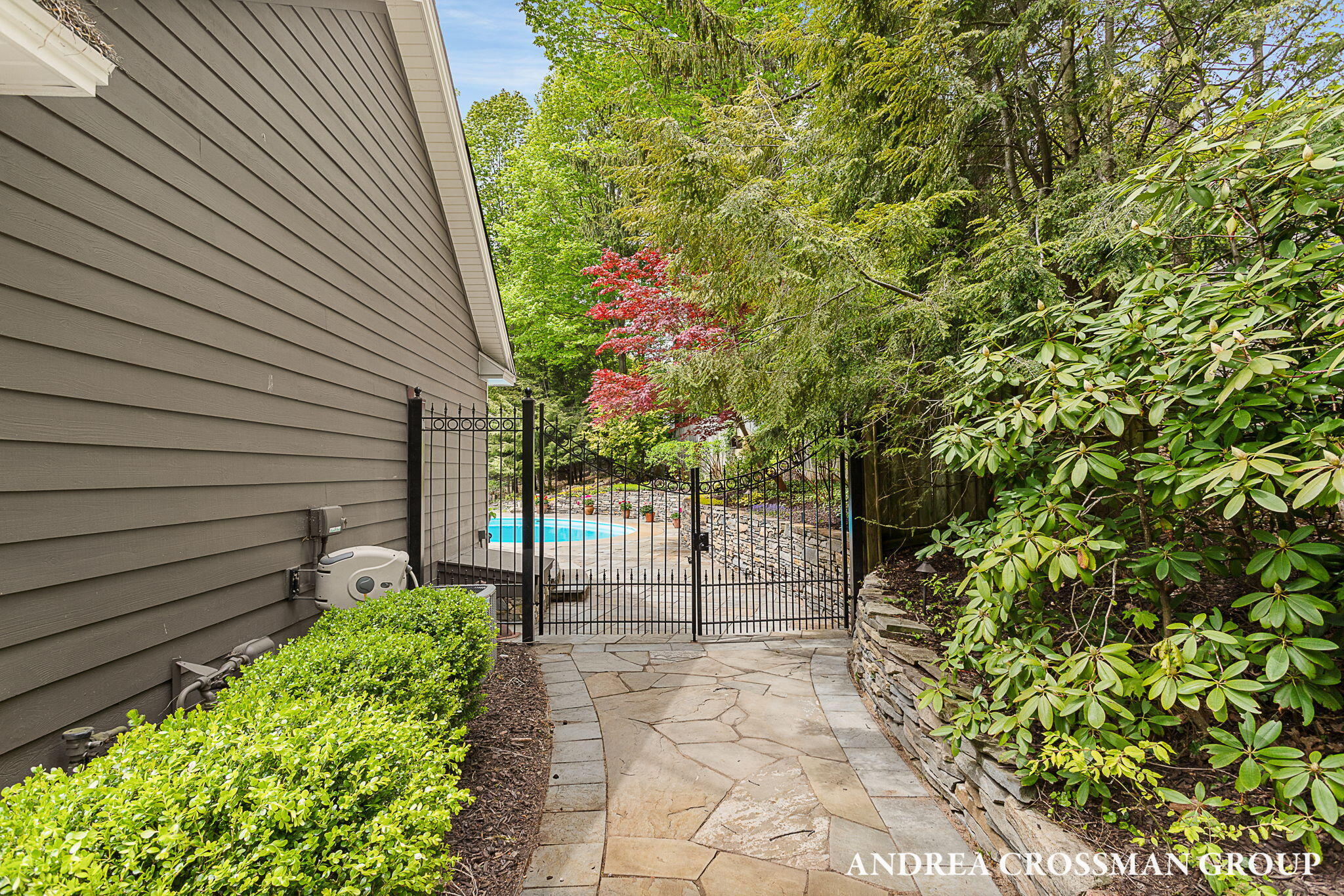 2338 Lakeshore Drive