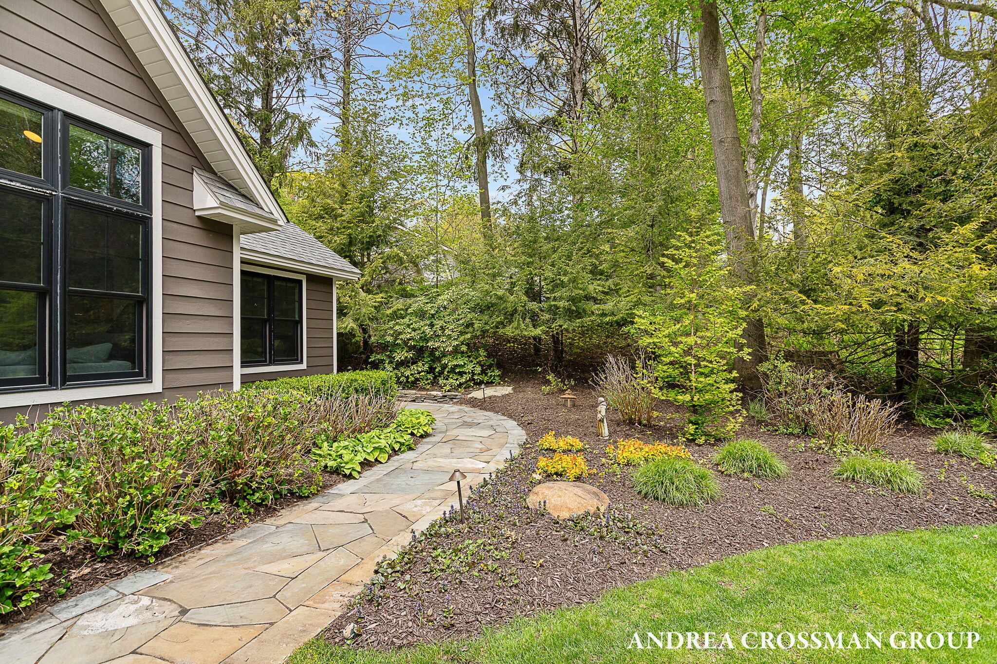 2338 Lakeshore Drive