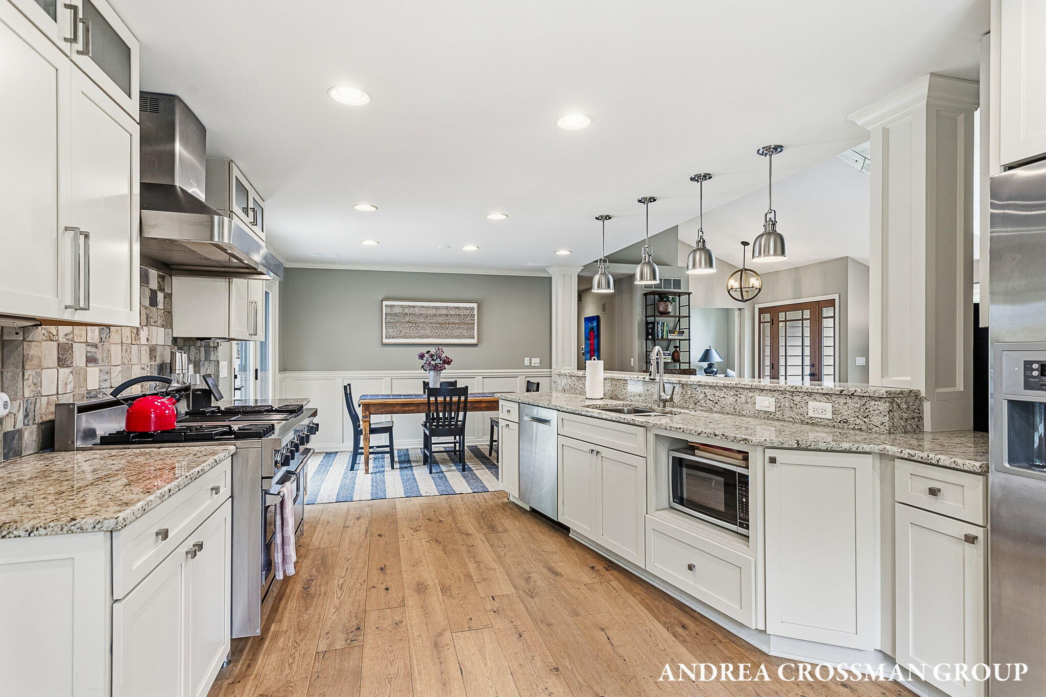 2338 Lakeshore Drive