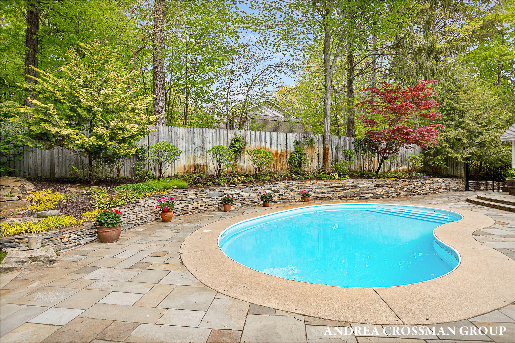 2338 Lakeshore Drive