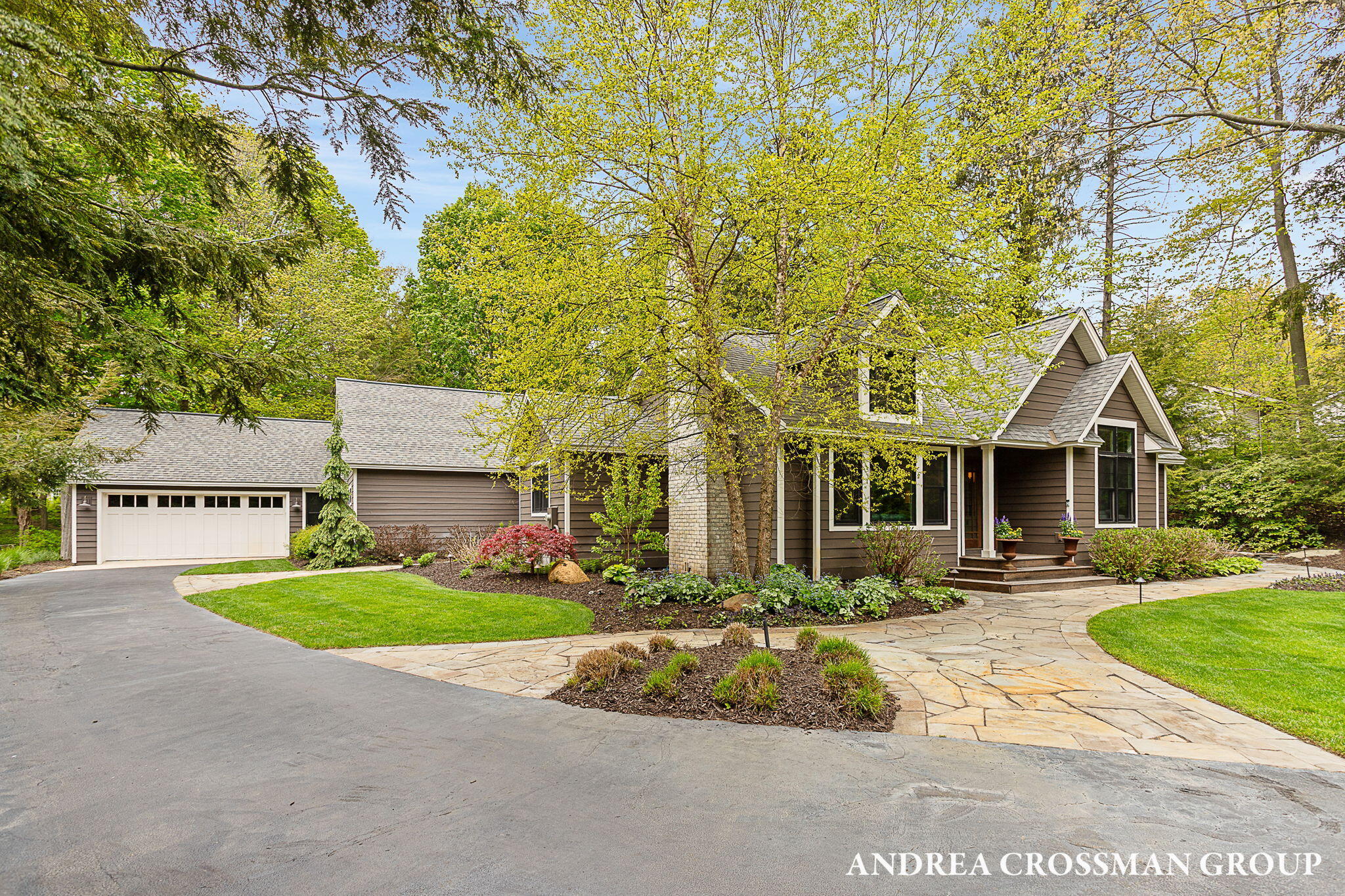 2338 Lakeshore Drive
