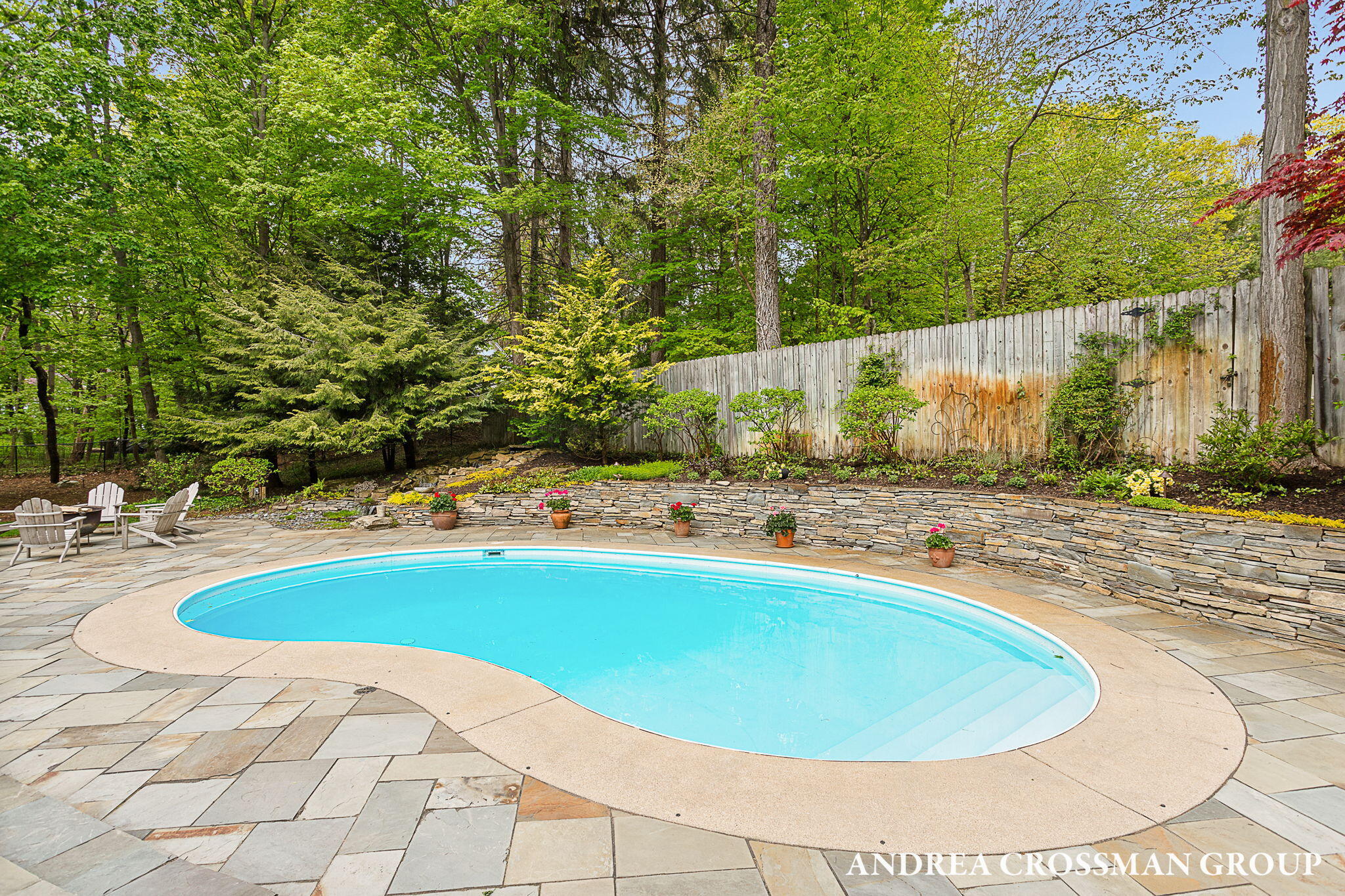 2338 Lakeshore Drive