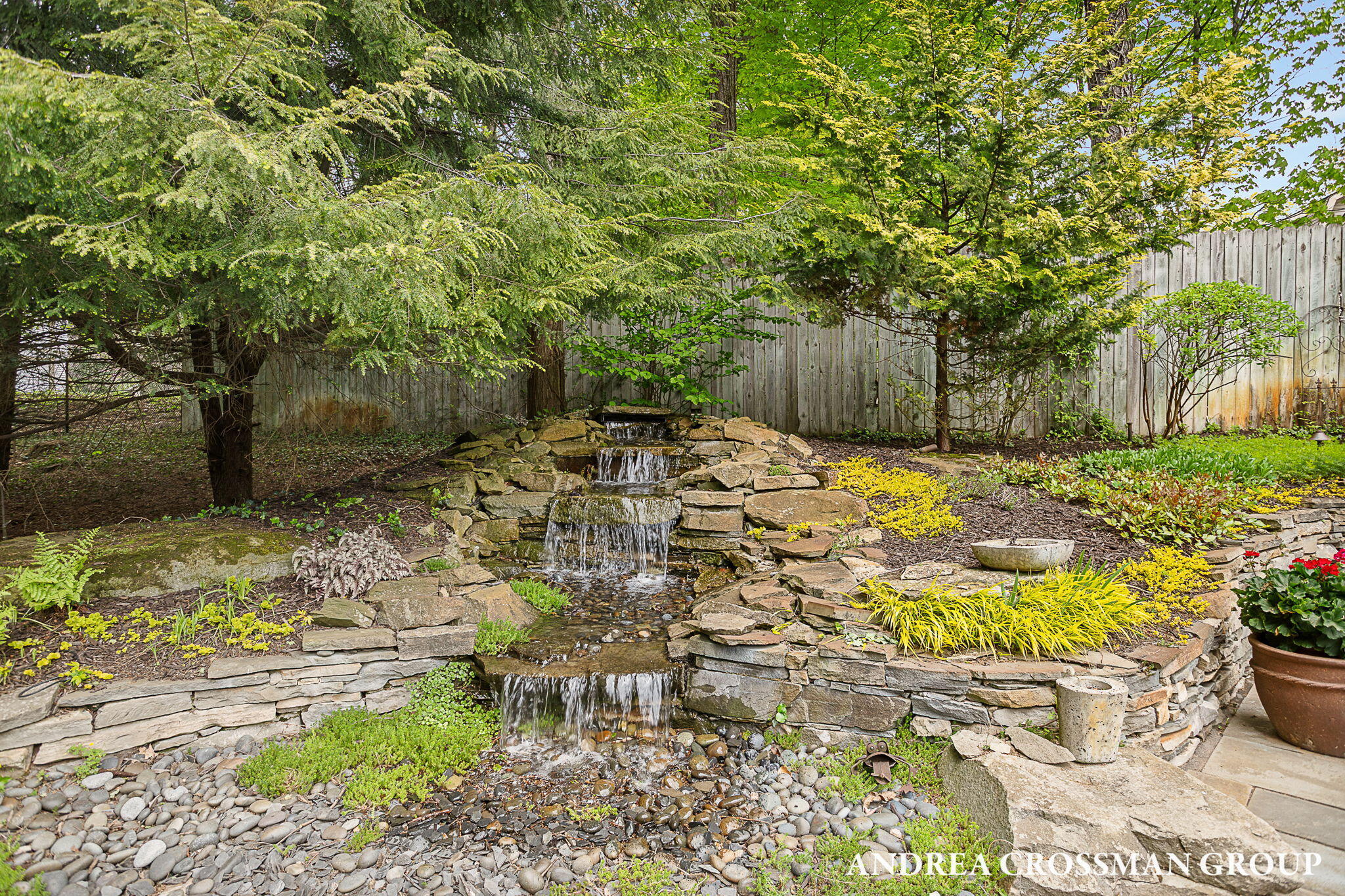 2338 Lakeshore Drive