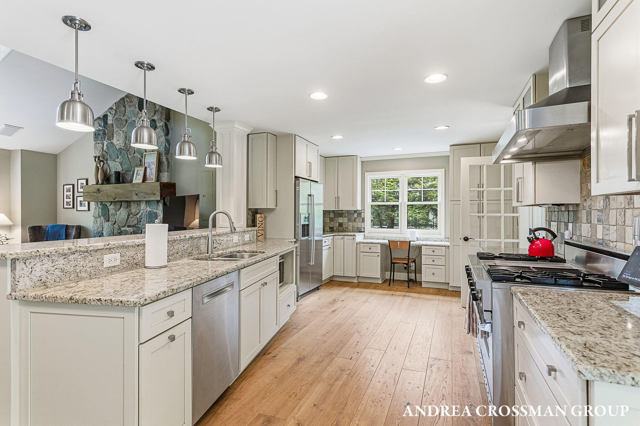2338 Lakeshore Drive