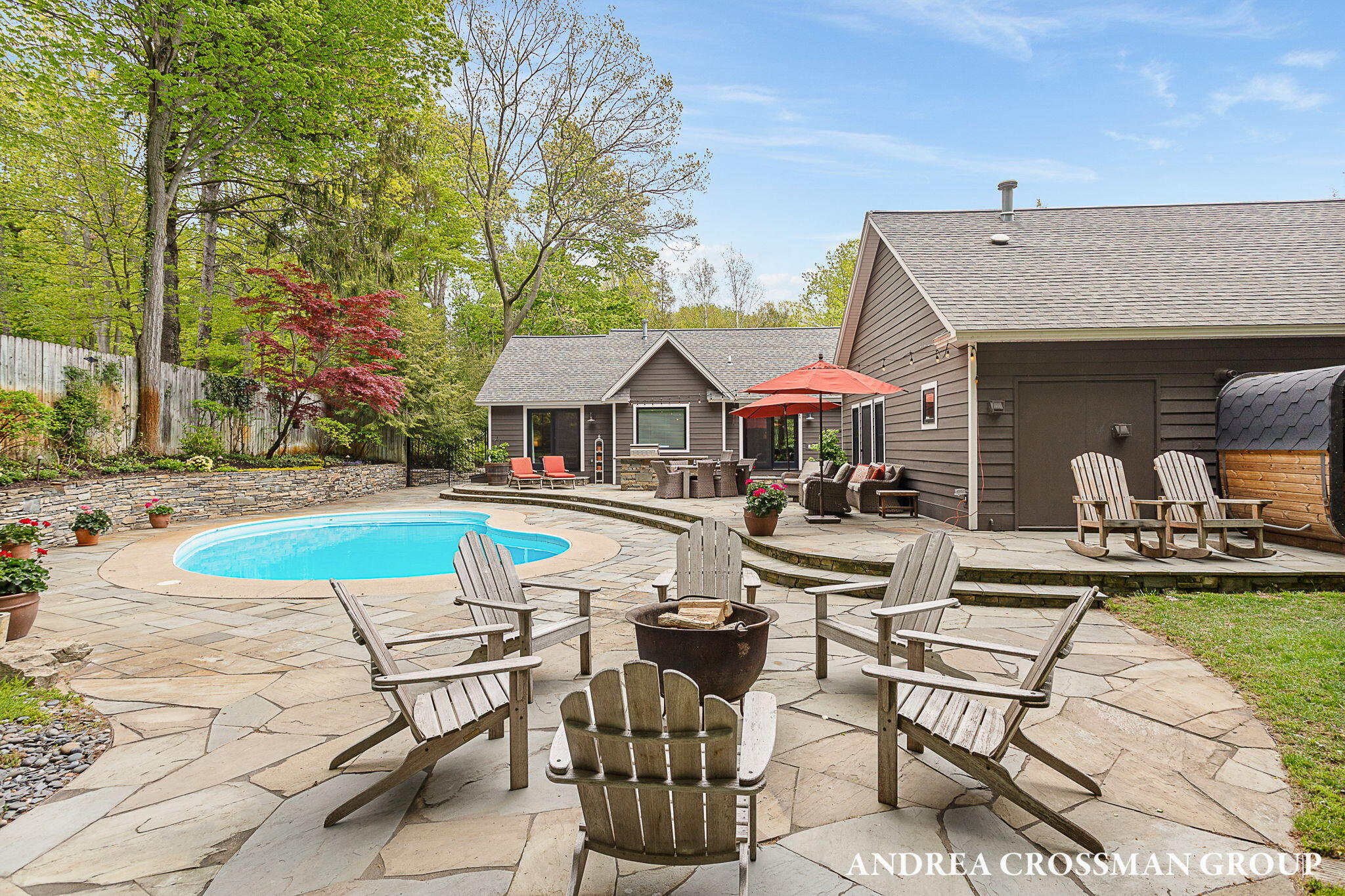 2338 Lakeshore Drive