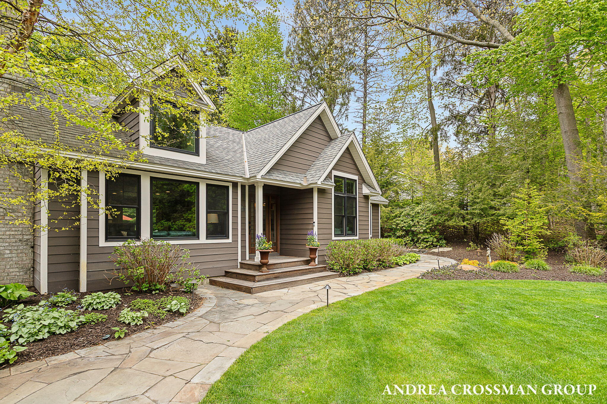 2338 Lakeshore Drive