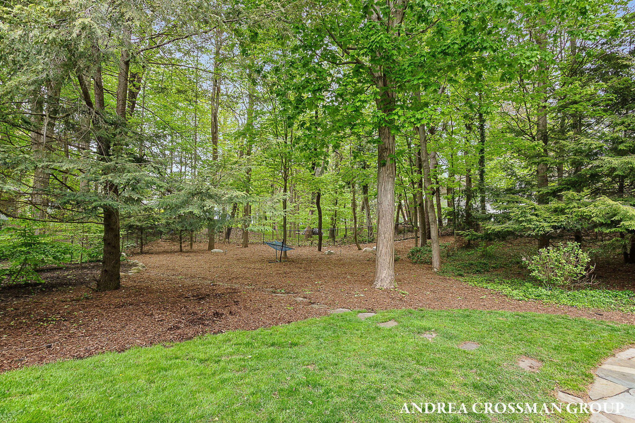 2338 Lakeshore Drive