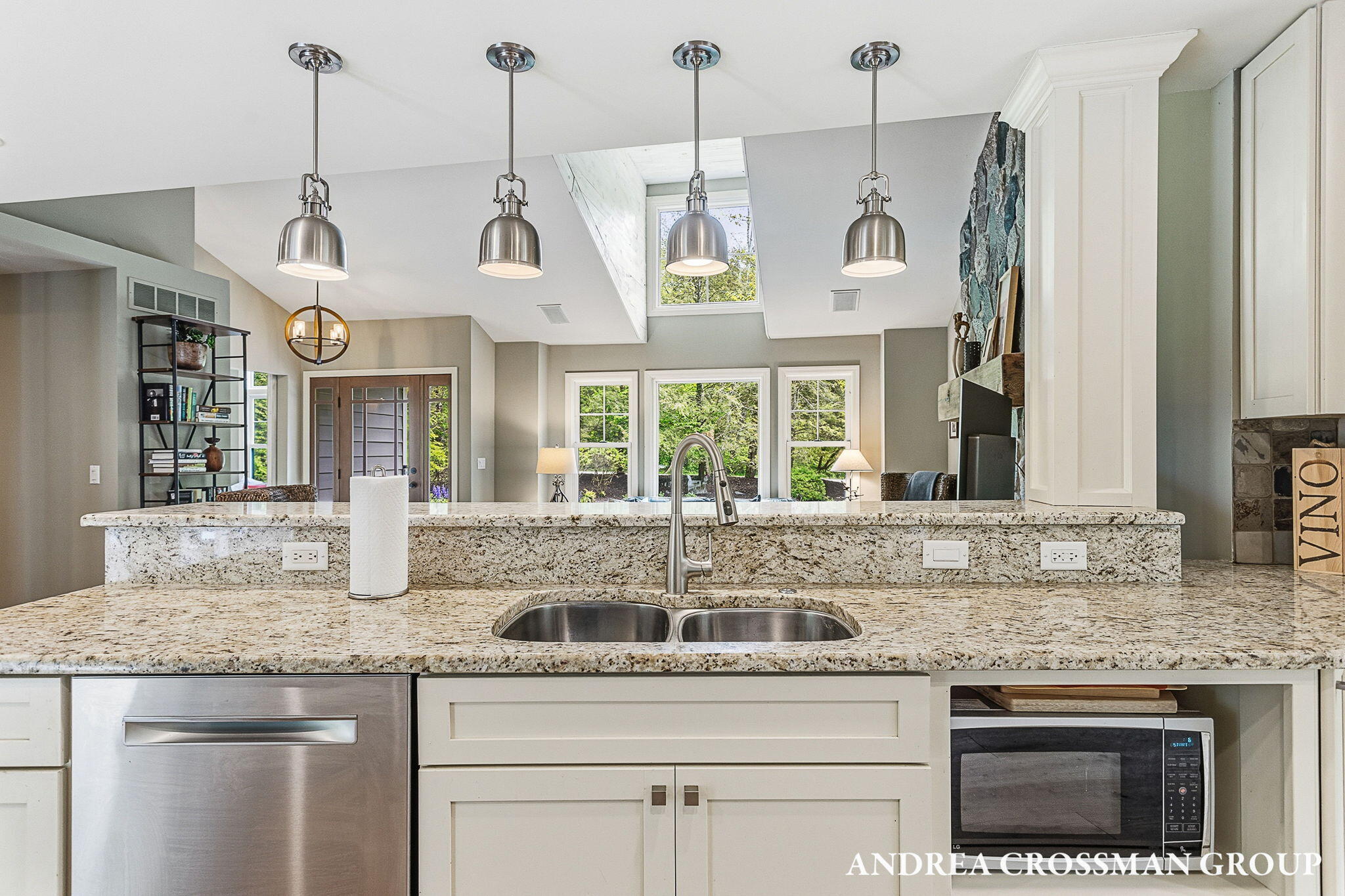 2338 Lakeshore Drive