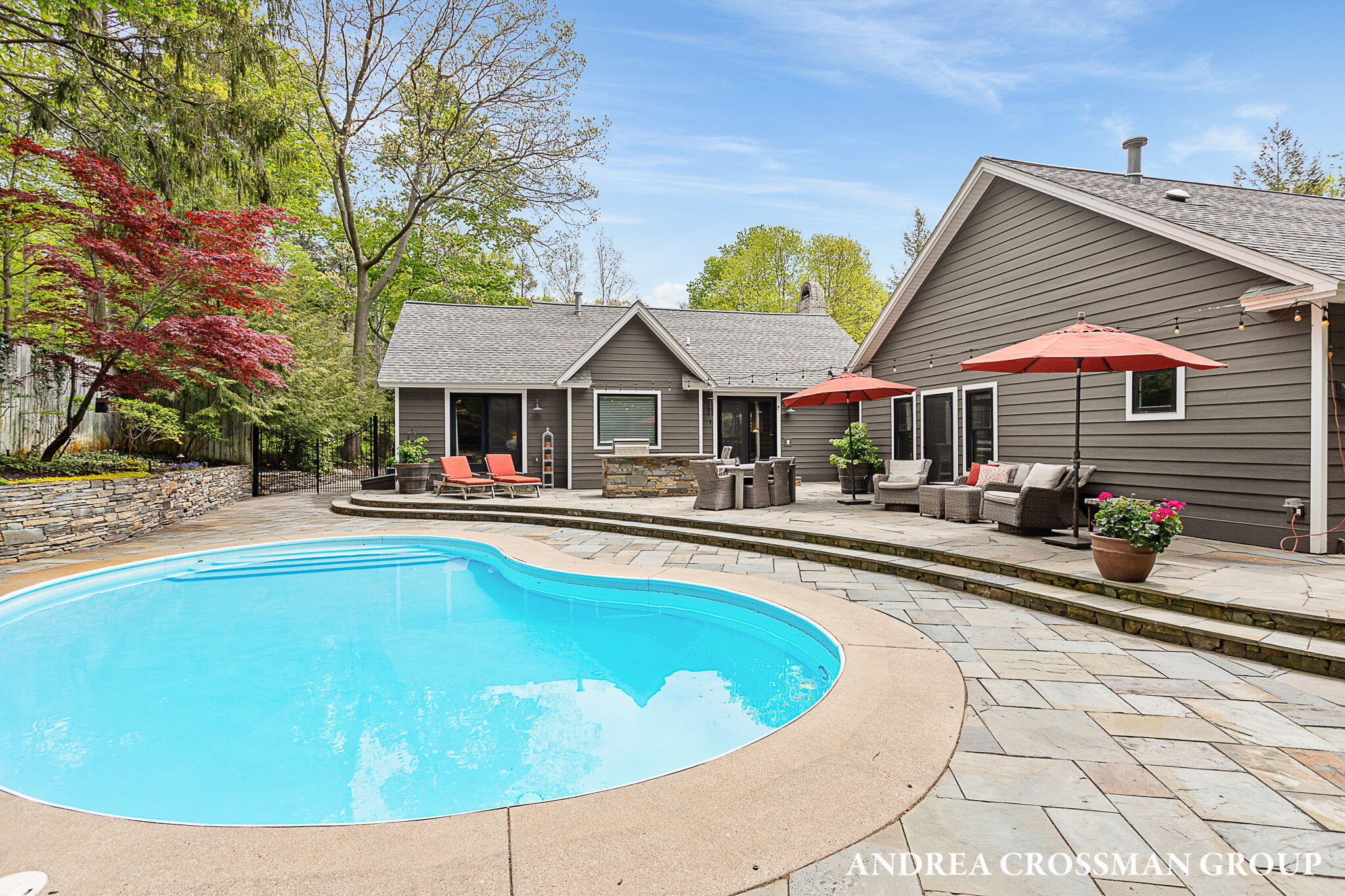2338 Lakeshore Drive