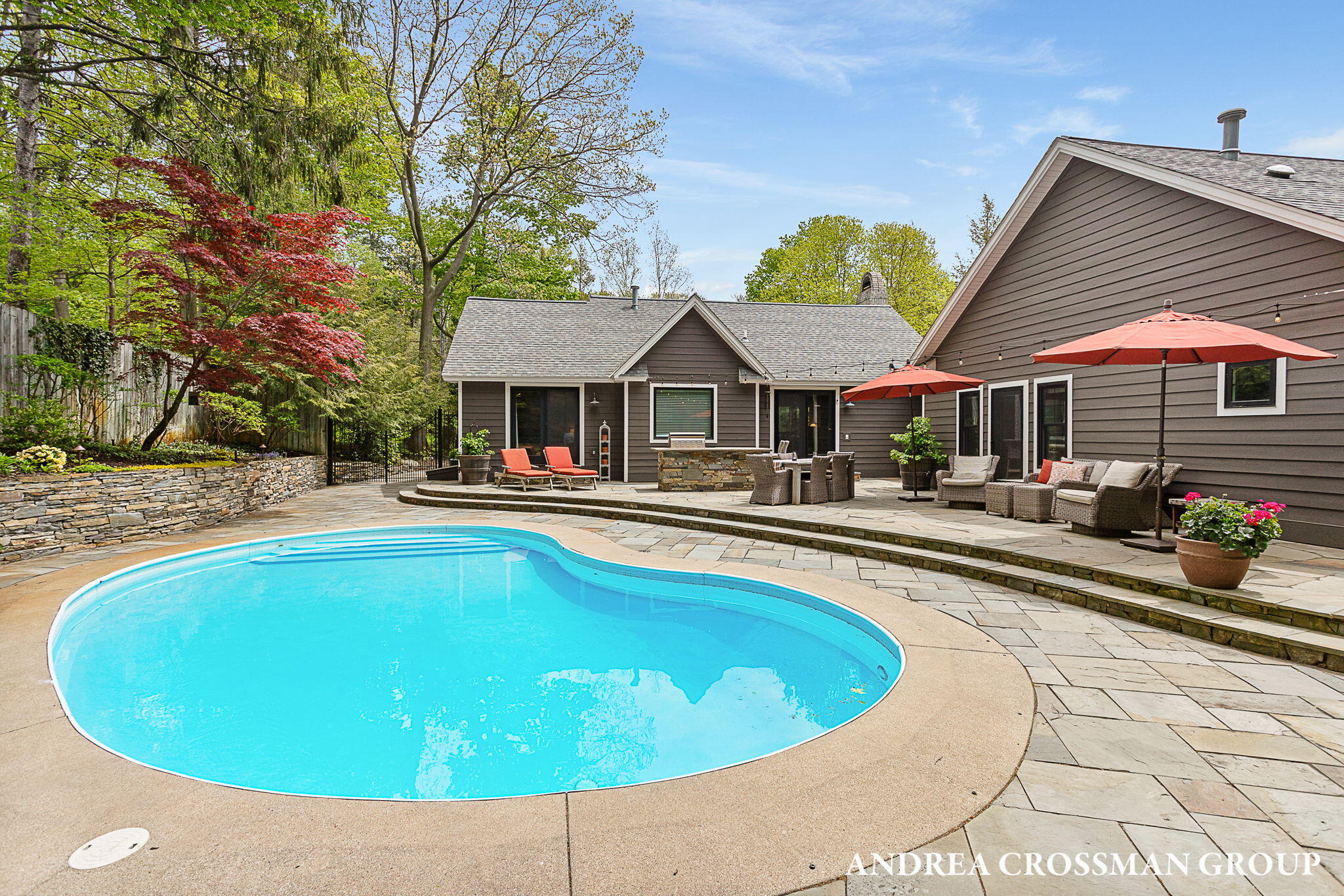 2338 Lakeshore Drive