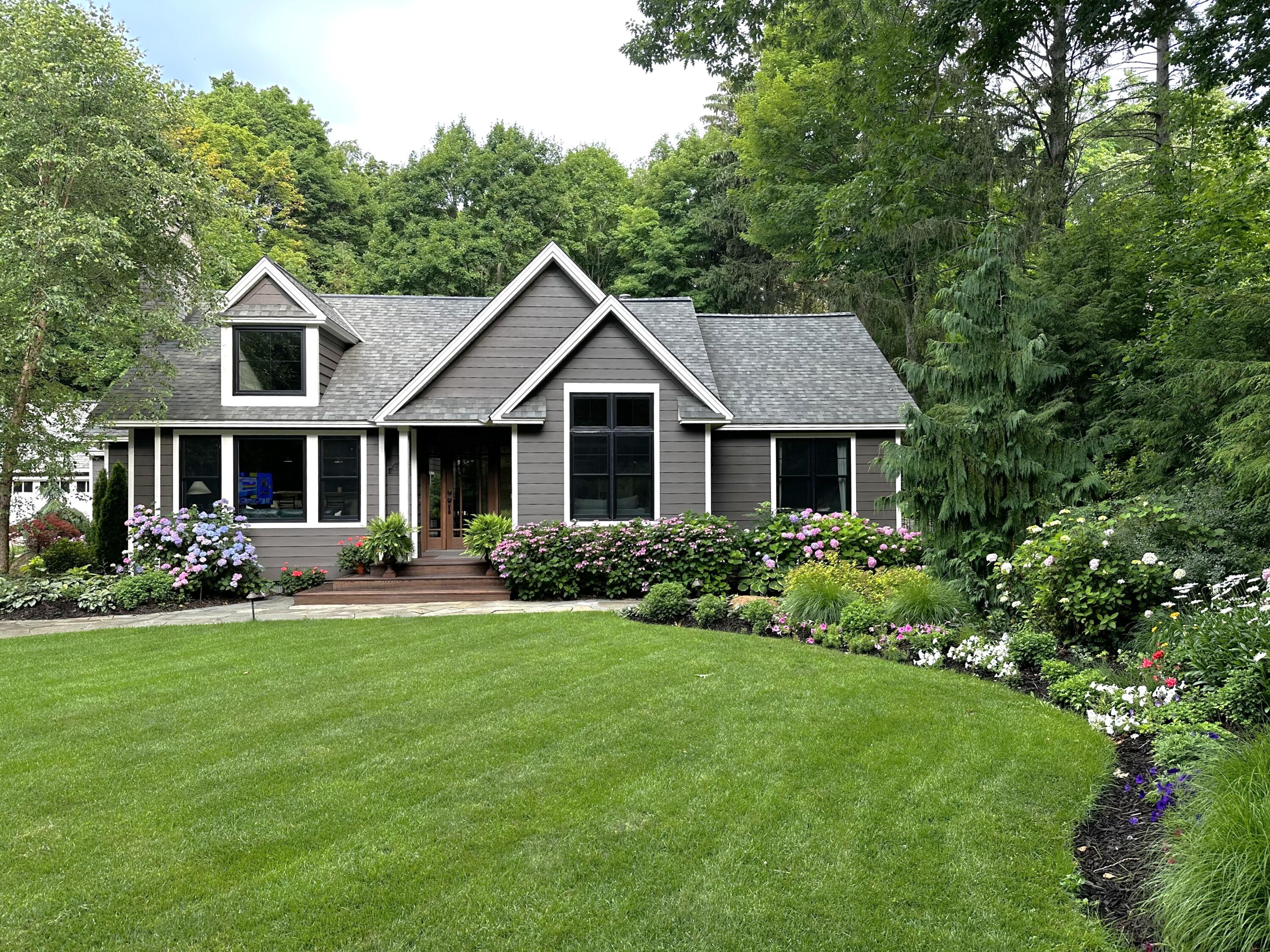 2338 Lakeshore Drive