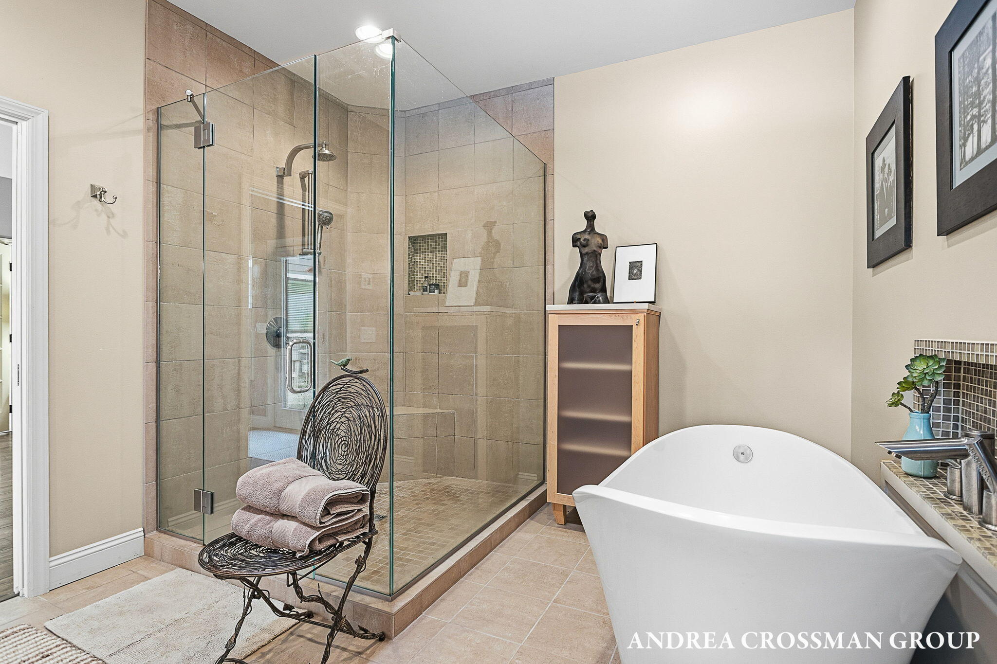 2338 Lakeshore Drive