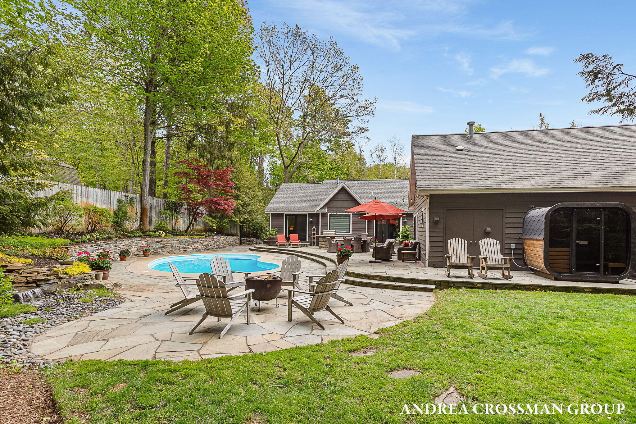 2338 Lakeshore Drive