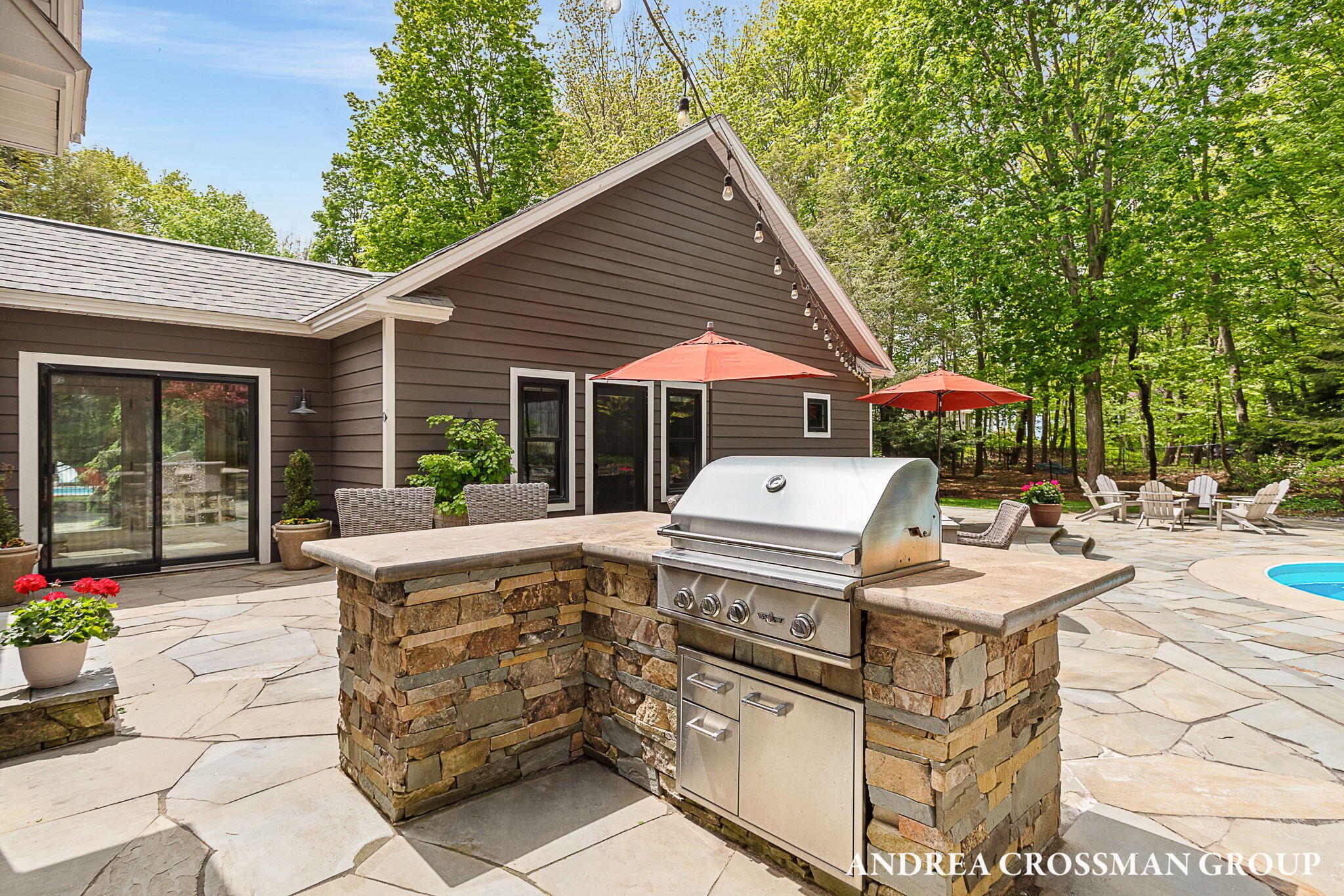 2338 Lakeshore Drive