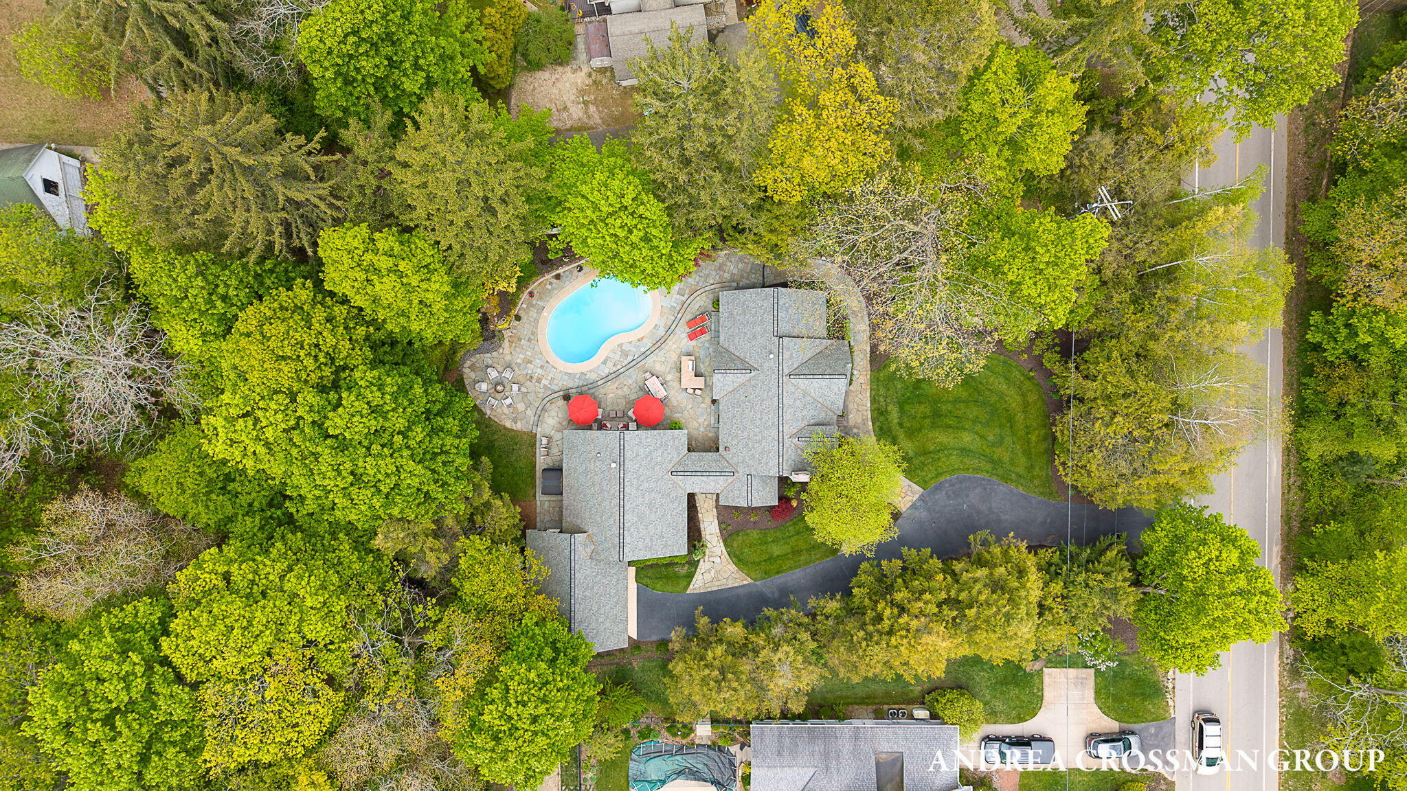2338 Lakeshore Drive