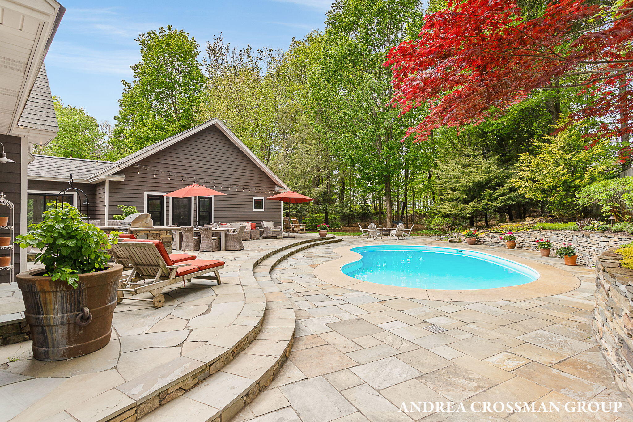 2338 Lakeshore Drive