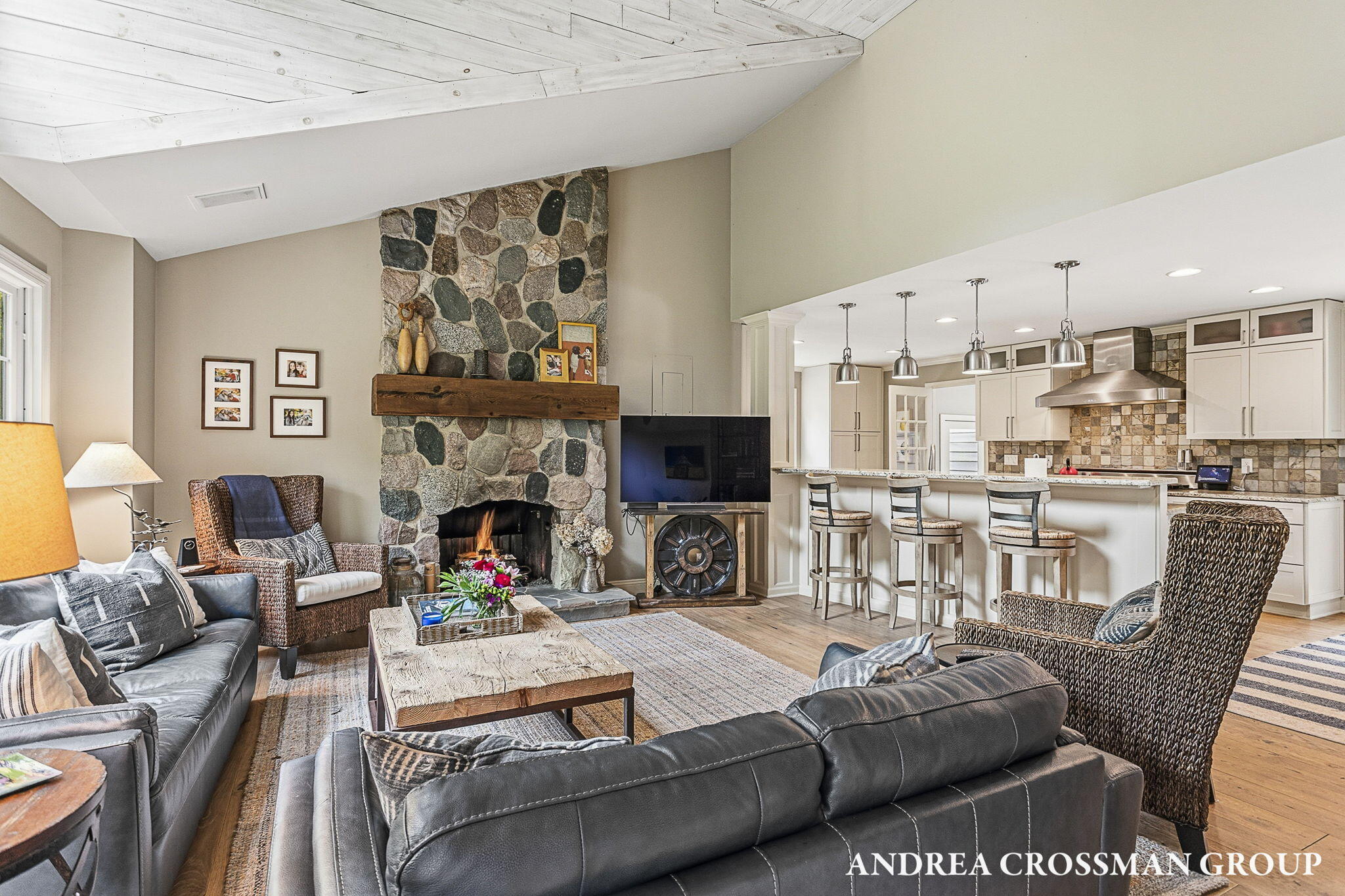 2338 Lakeshore Drive