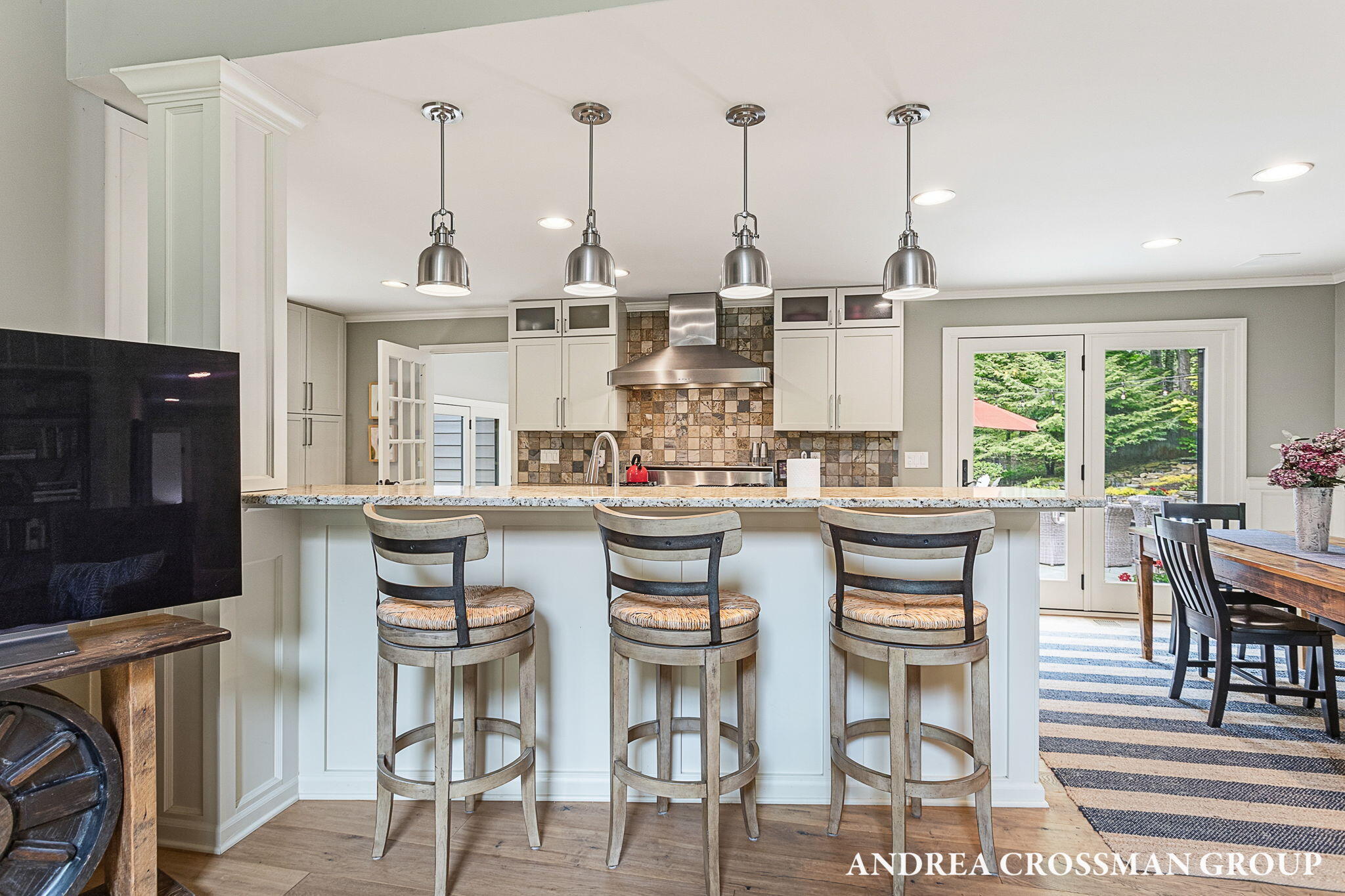 2338 Lakeshore Drive