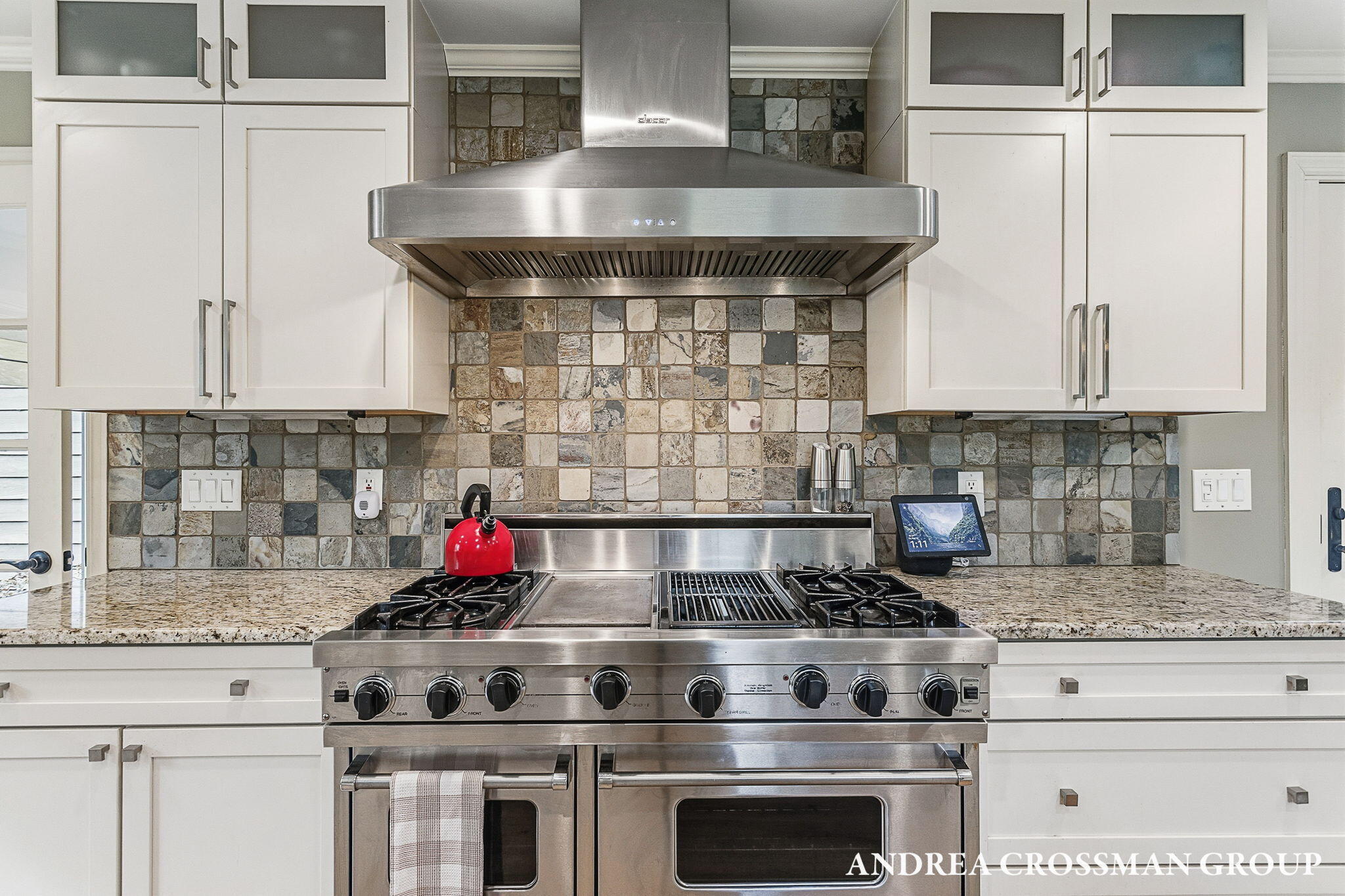 2338 Lakeshore Drive