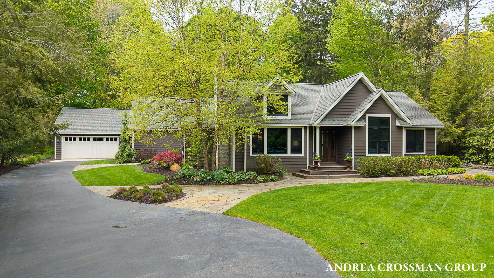 2338 Lakeshore Drive