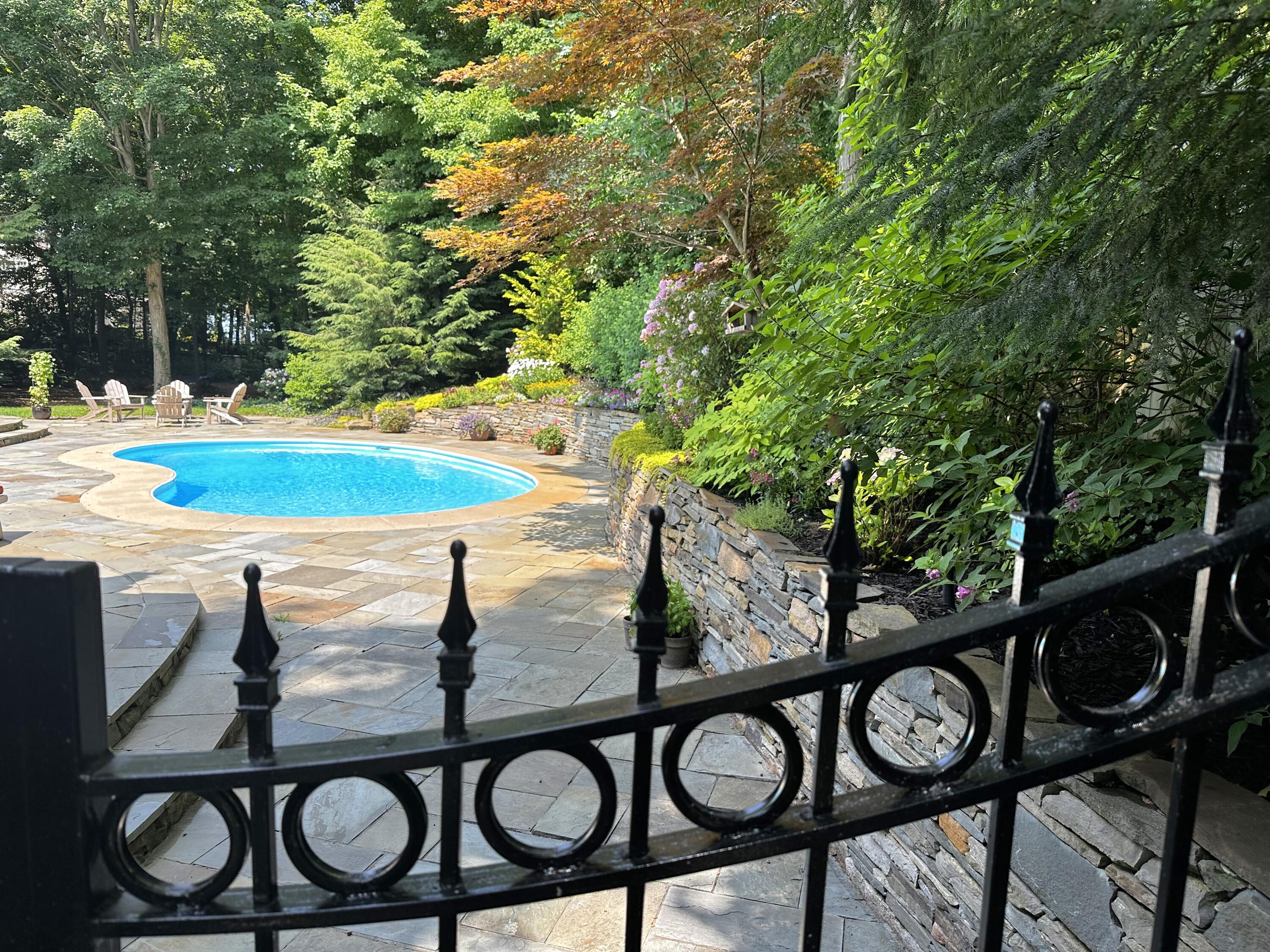 2338 Lakeshore Drive