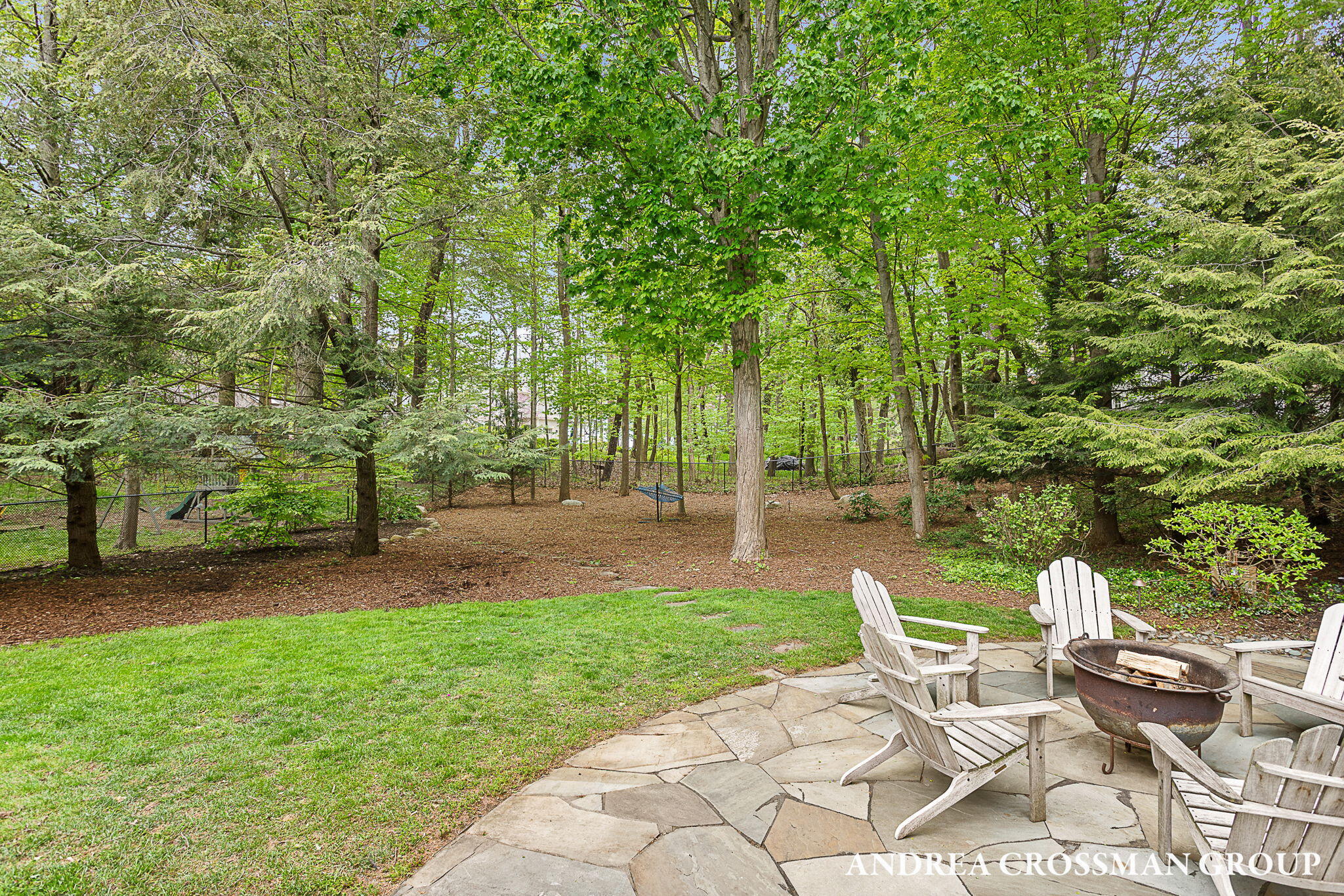 2338 Lakeshore Drive