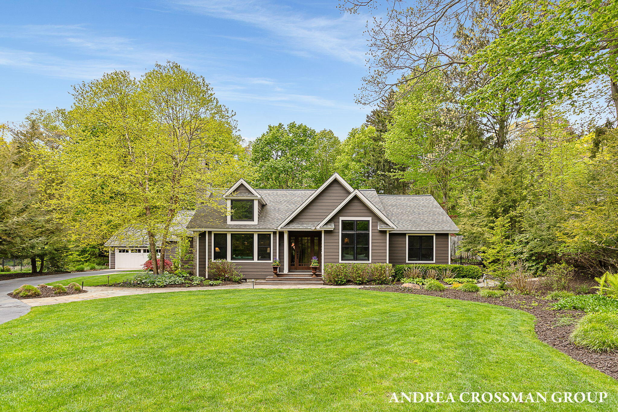 2338 Lakeshore Drive
