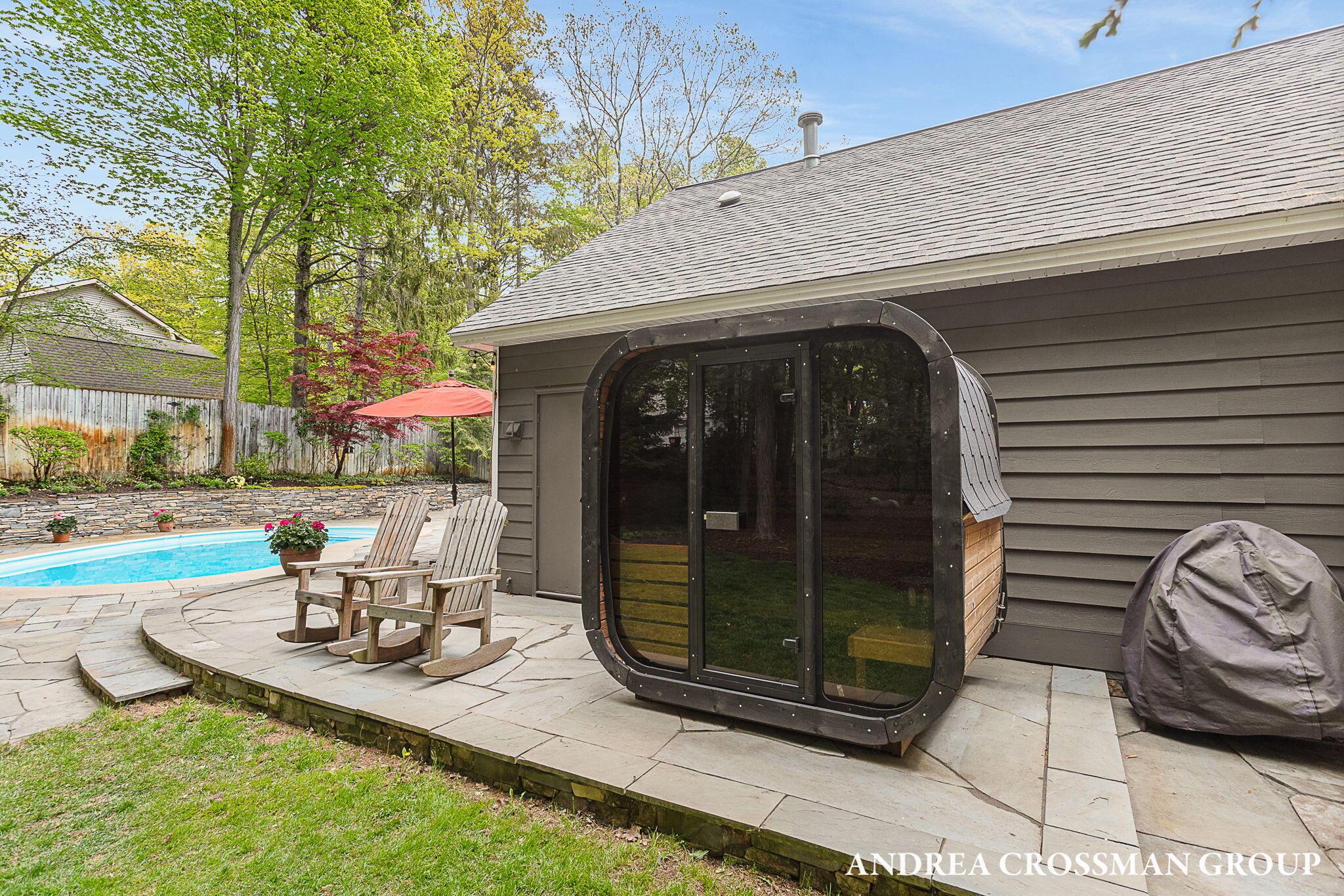 2338 Lakeshore Drive