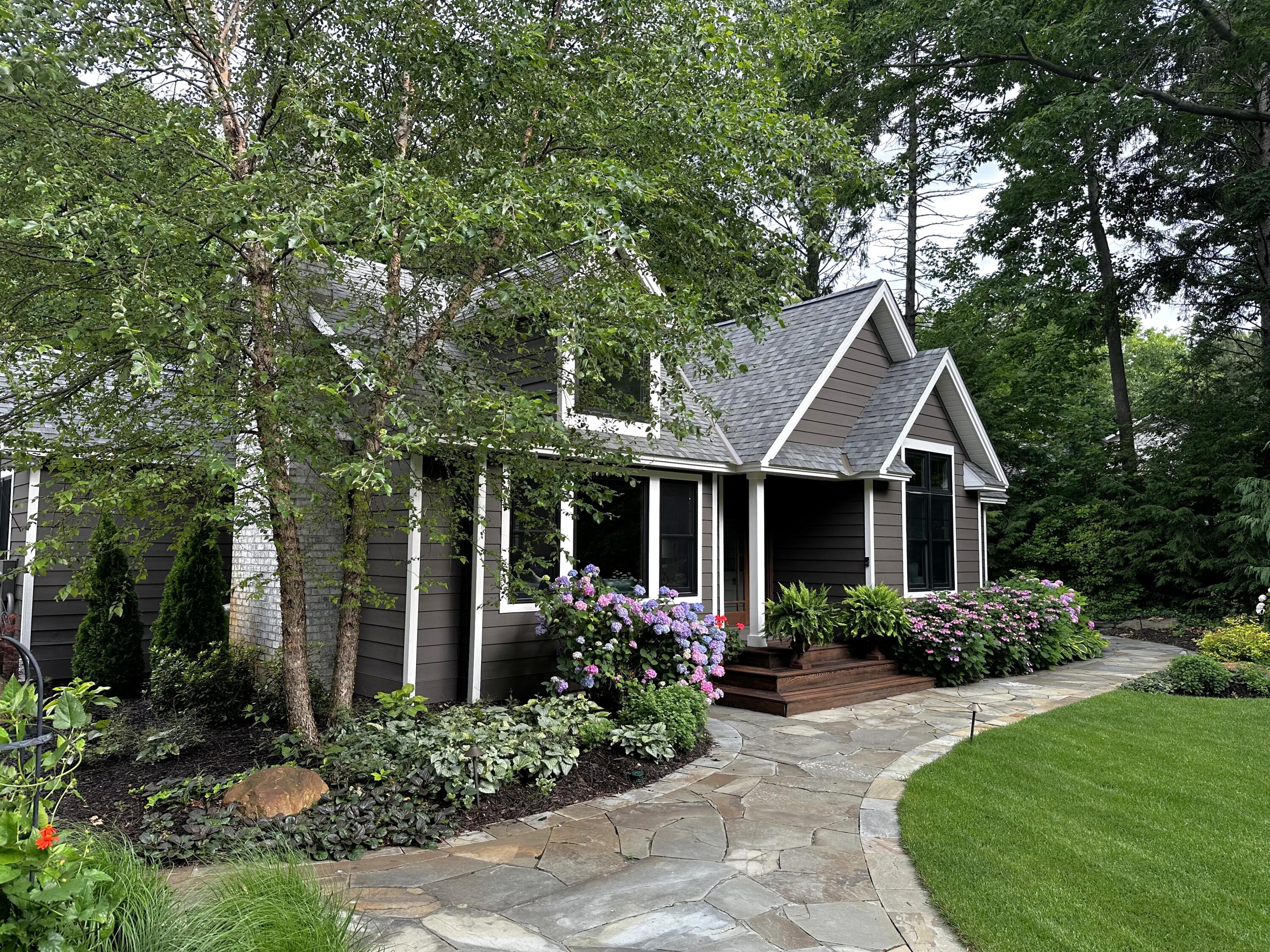 2338 Lakeshore Drive