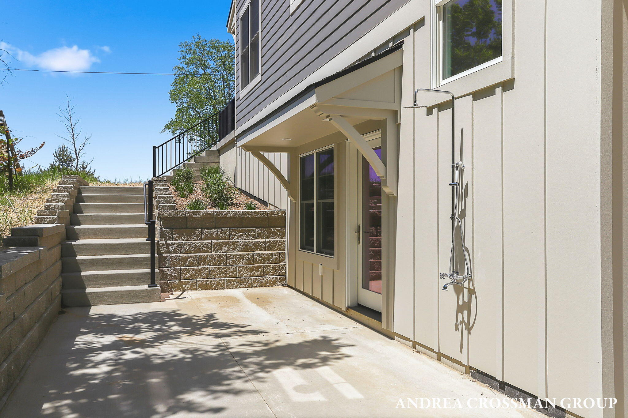 6401 Lakeshore Drive