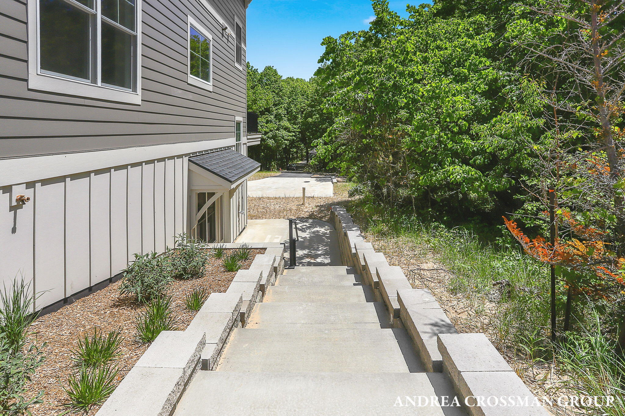 6401 Lakeshore Drive