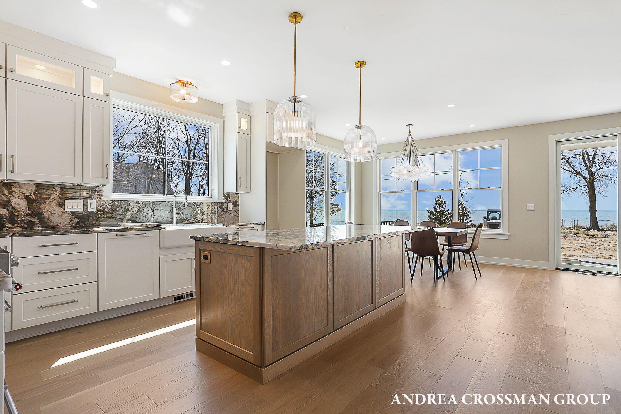 6401 Lakeshore Drive