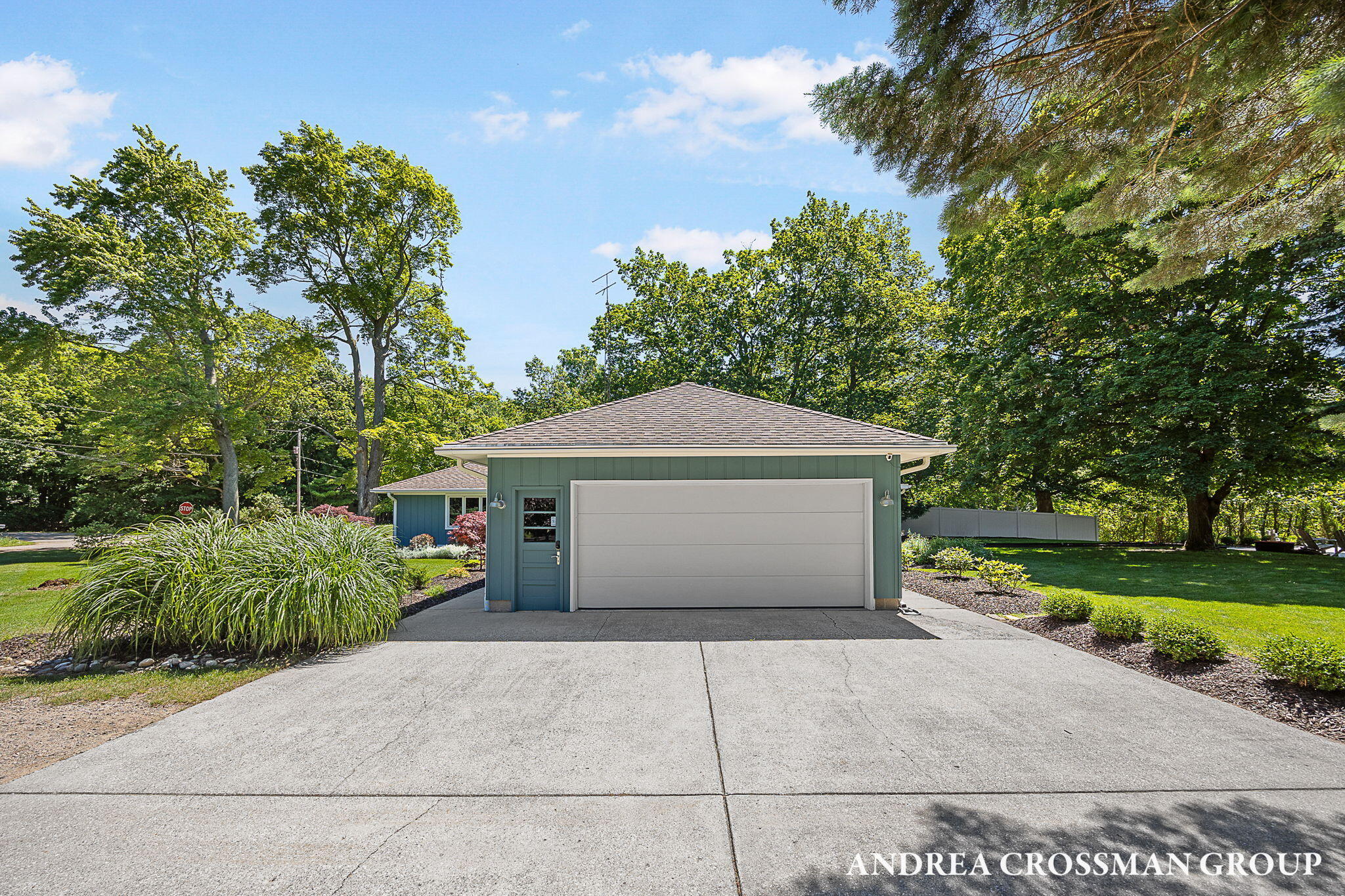 2056 Lakeshore Drive