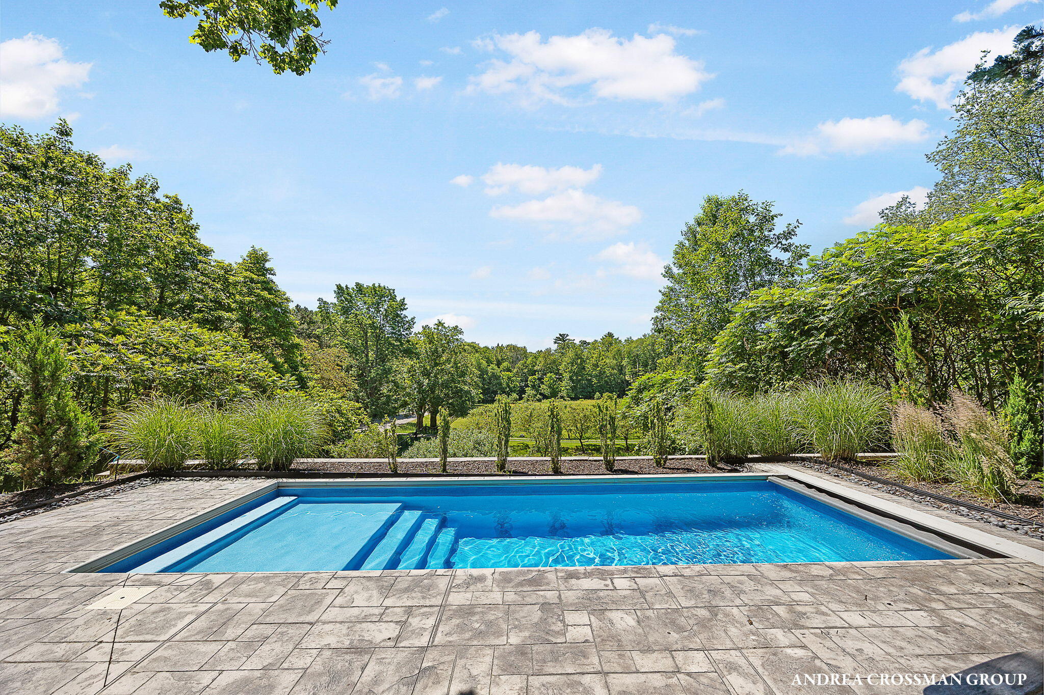 2056 Lakeshore Drive