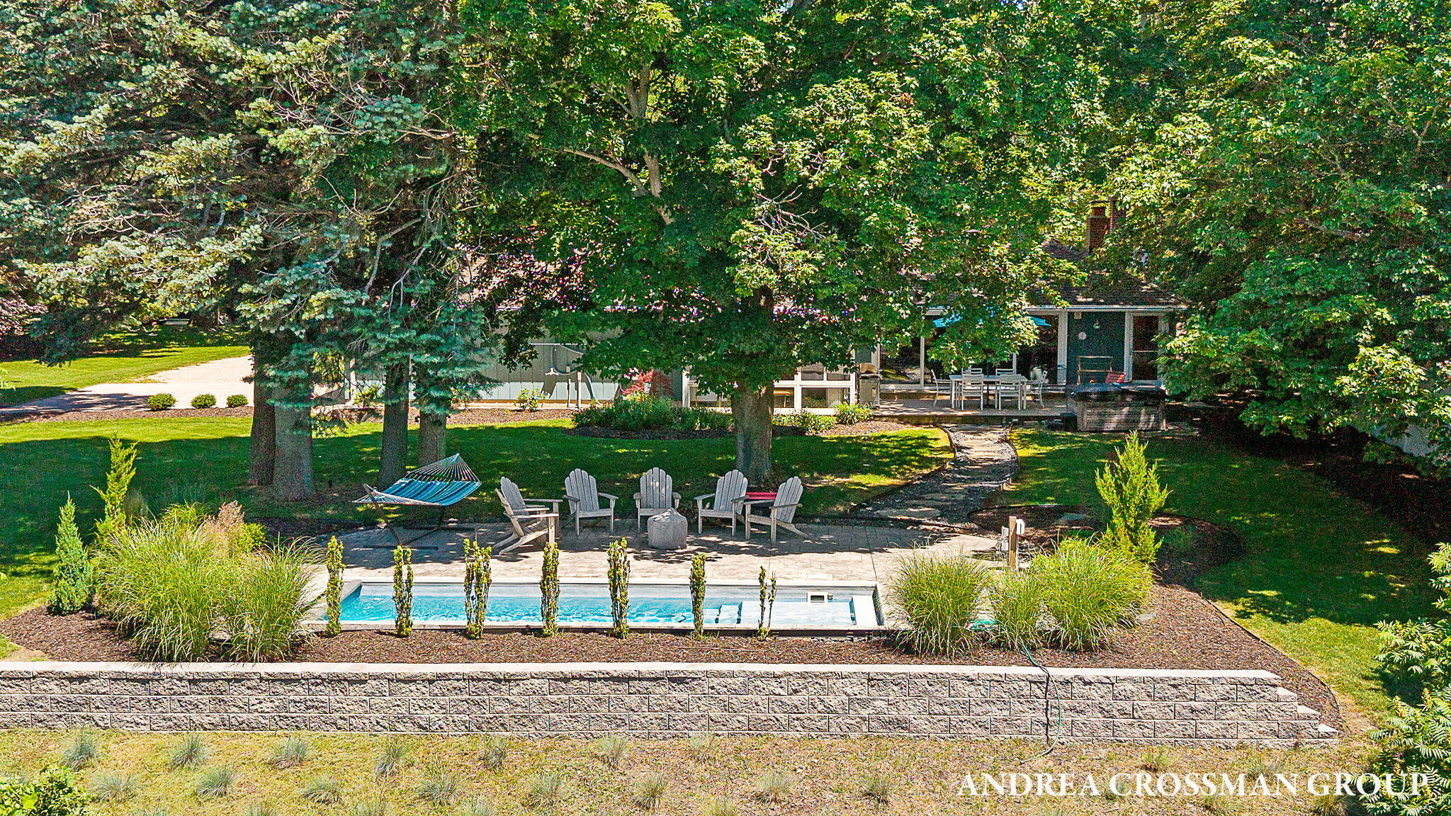 2056 Lakeshore Drive