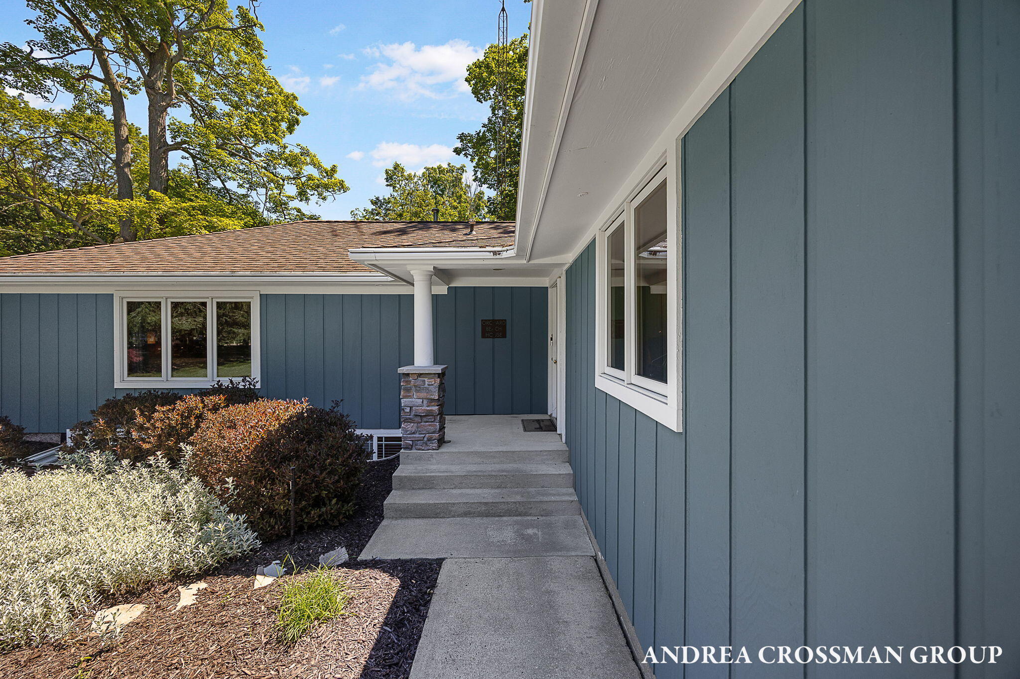 2056 Lakeshore Drive