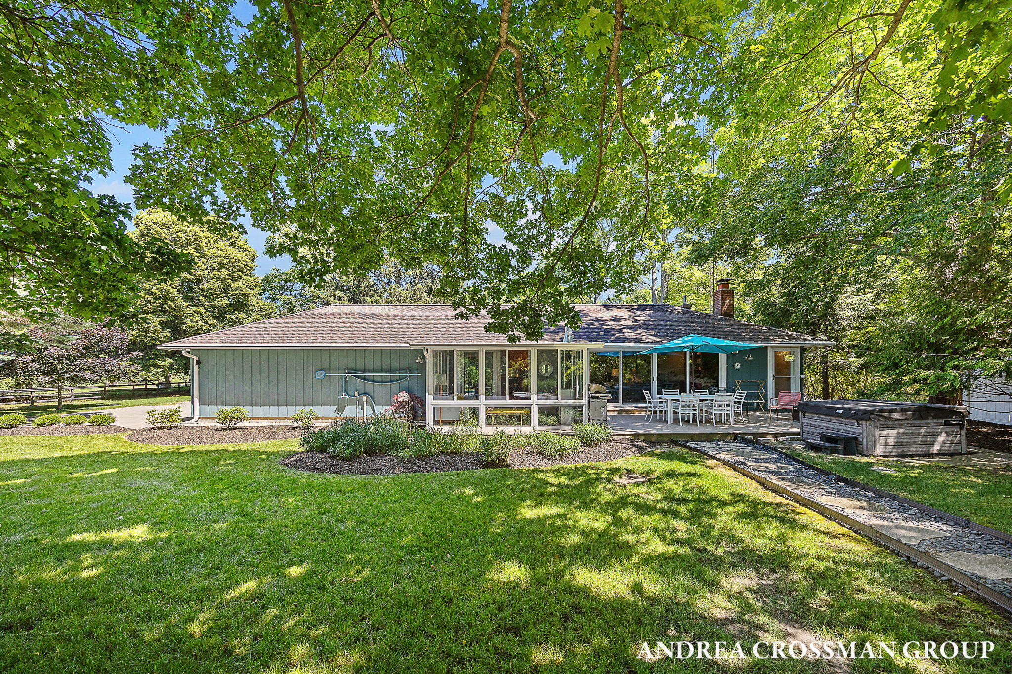 2056 Lakeshore Drive